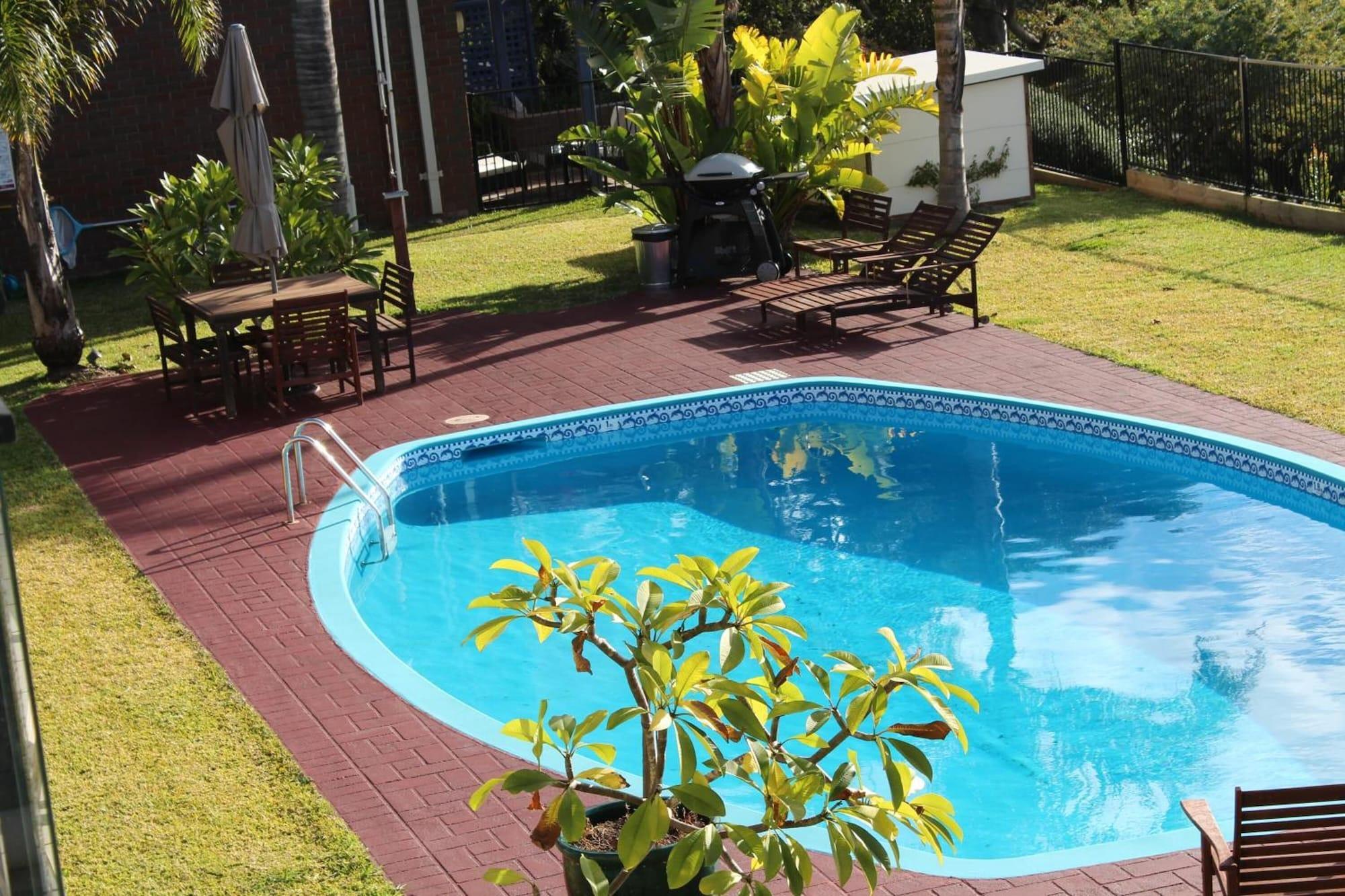 The Whale Inn by null