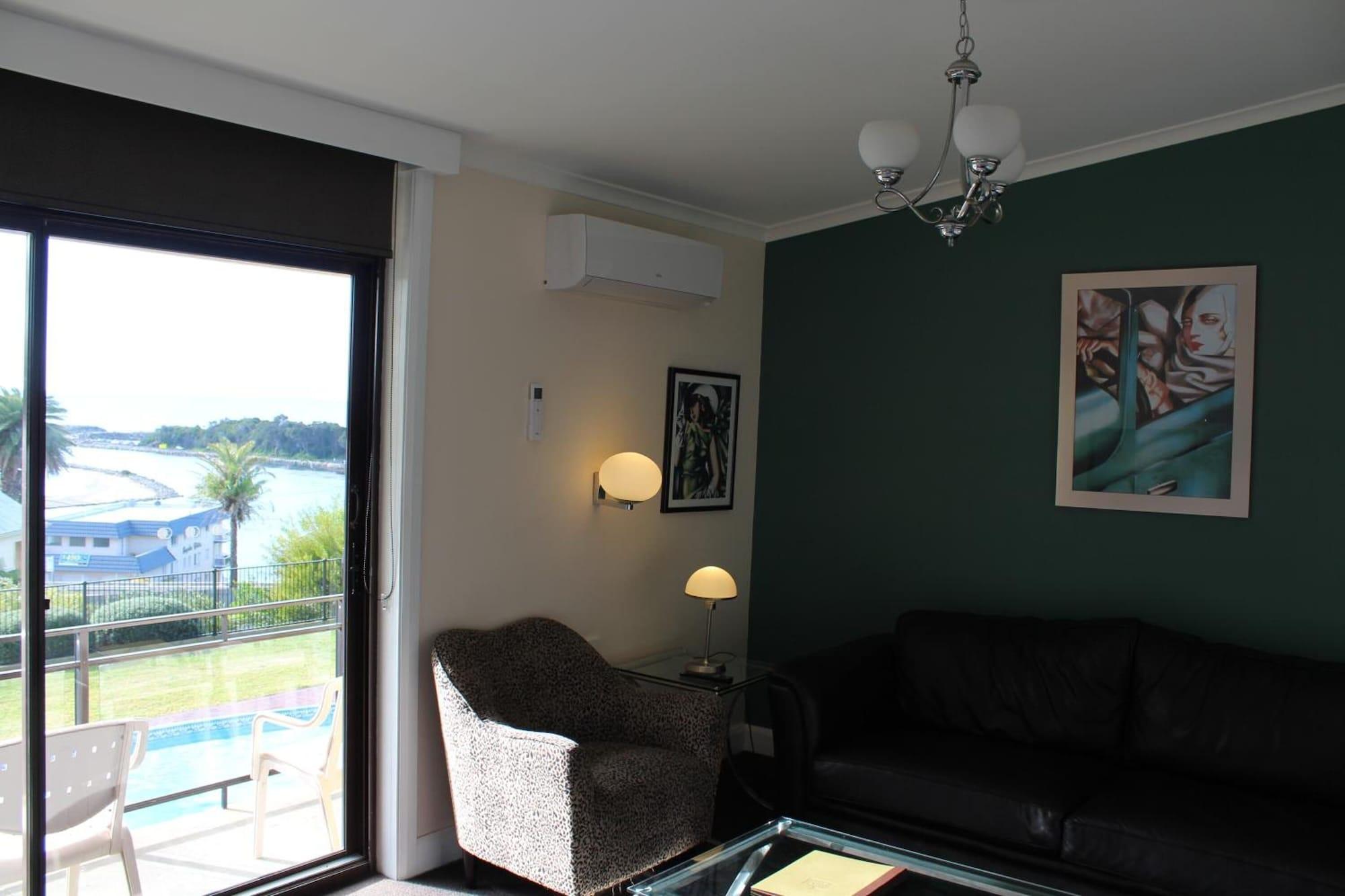 The Whale Inn by null