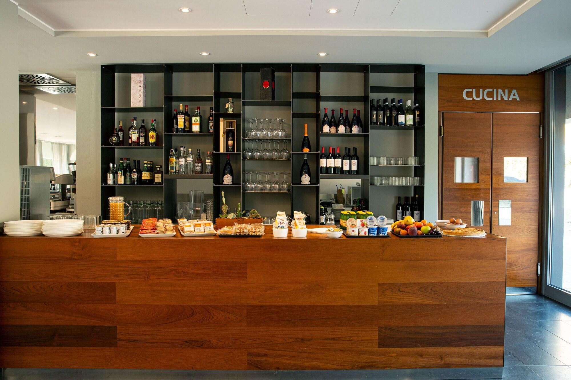 One Hotel & Restaurant