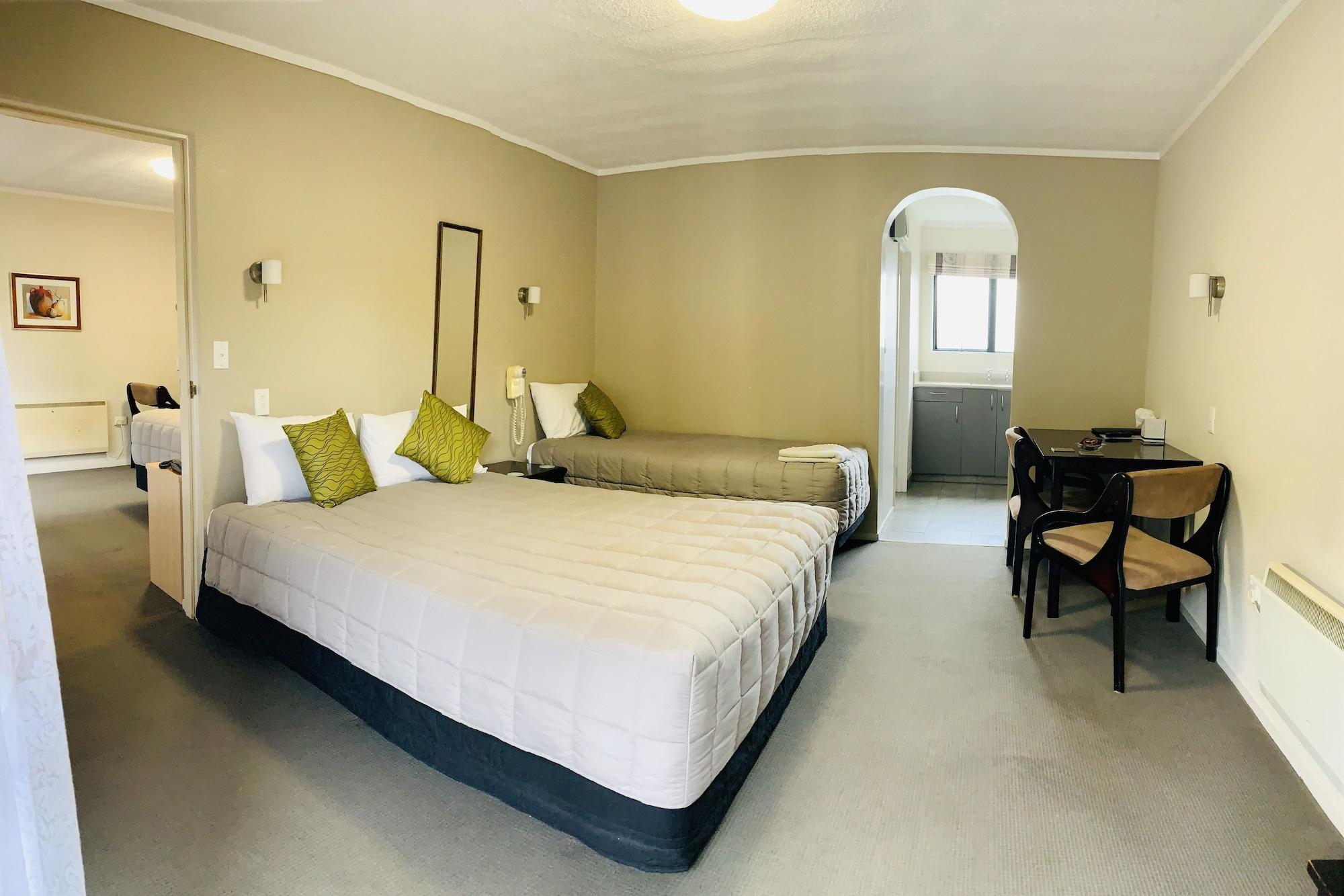 Kingswood Manor Motel