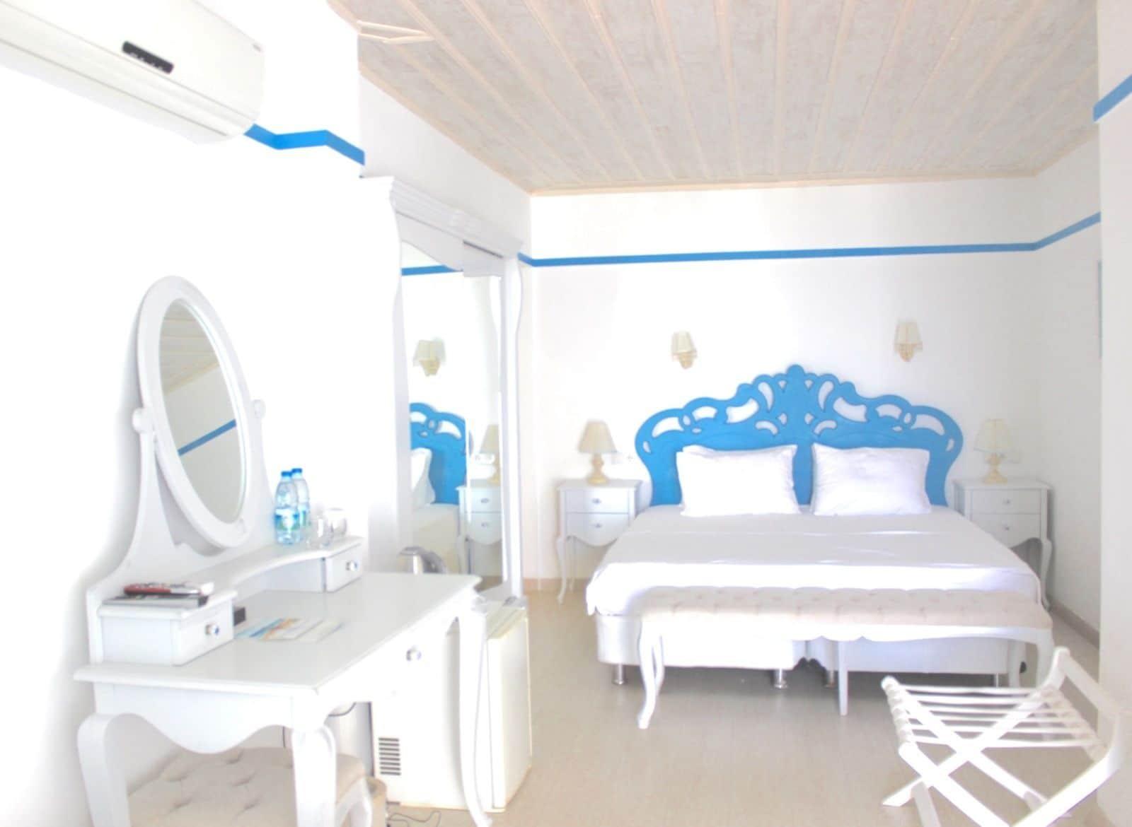 Otel Mavi Beyaz Palamutbükü
