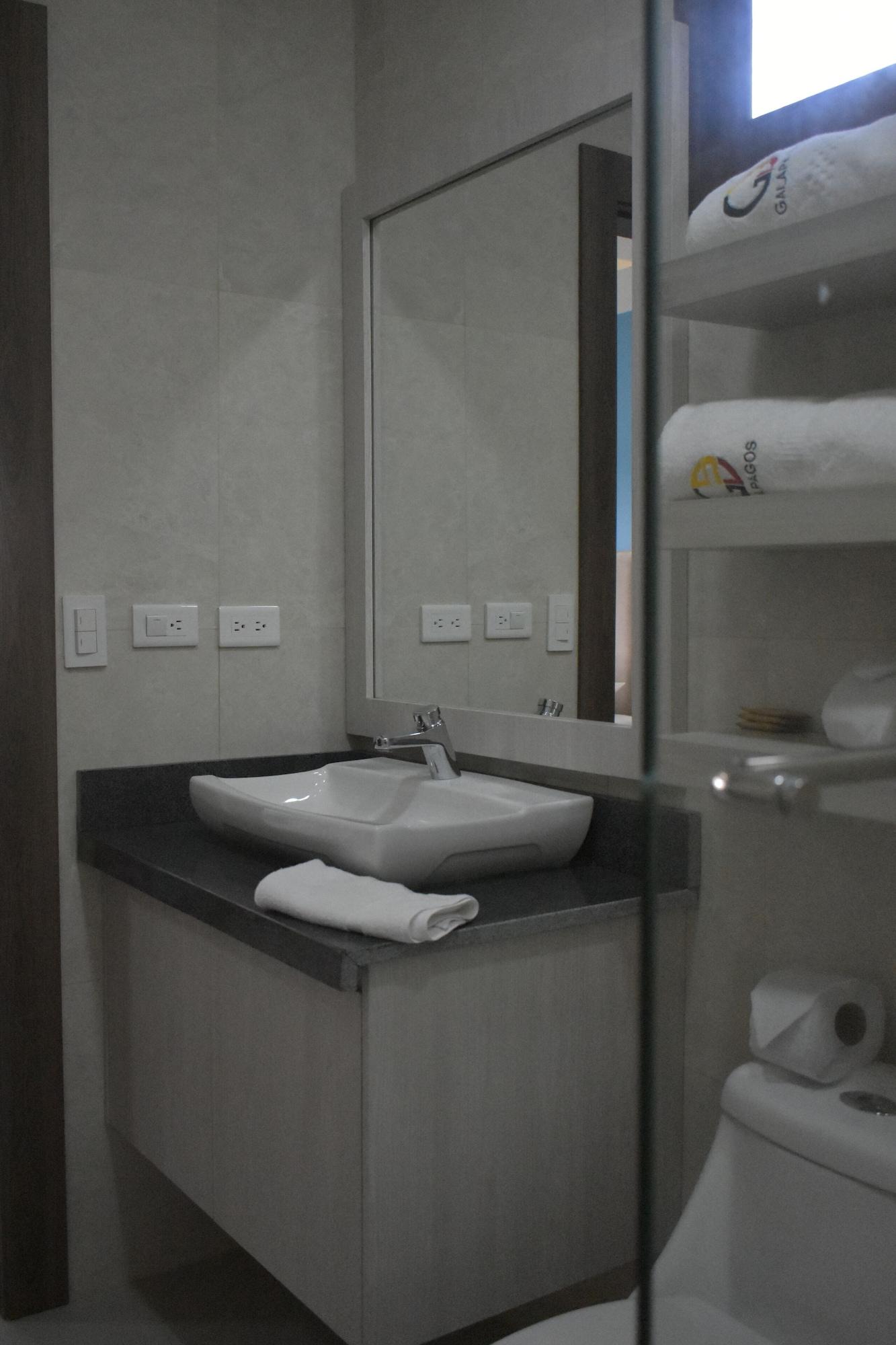 La Laguna Galapagos Hotel by null