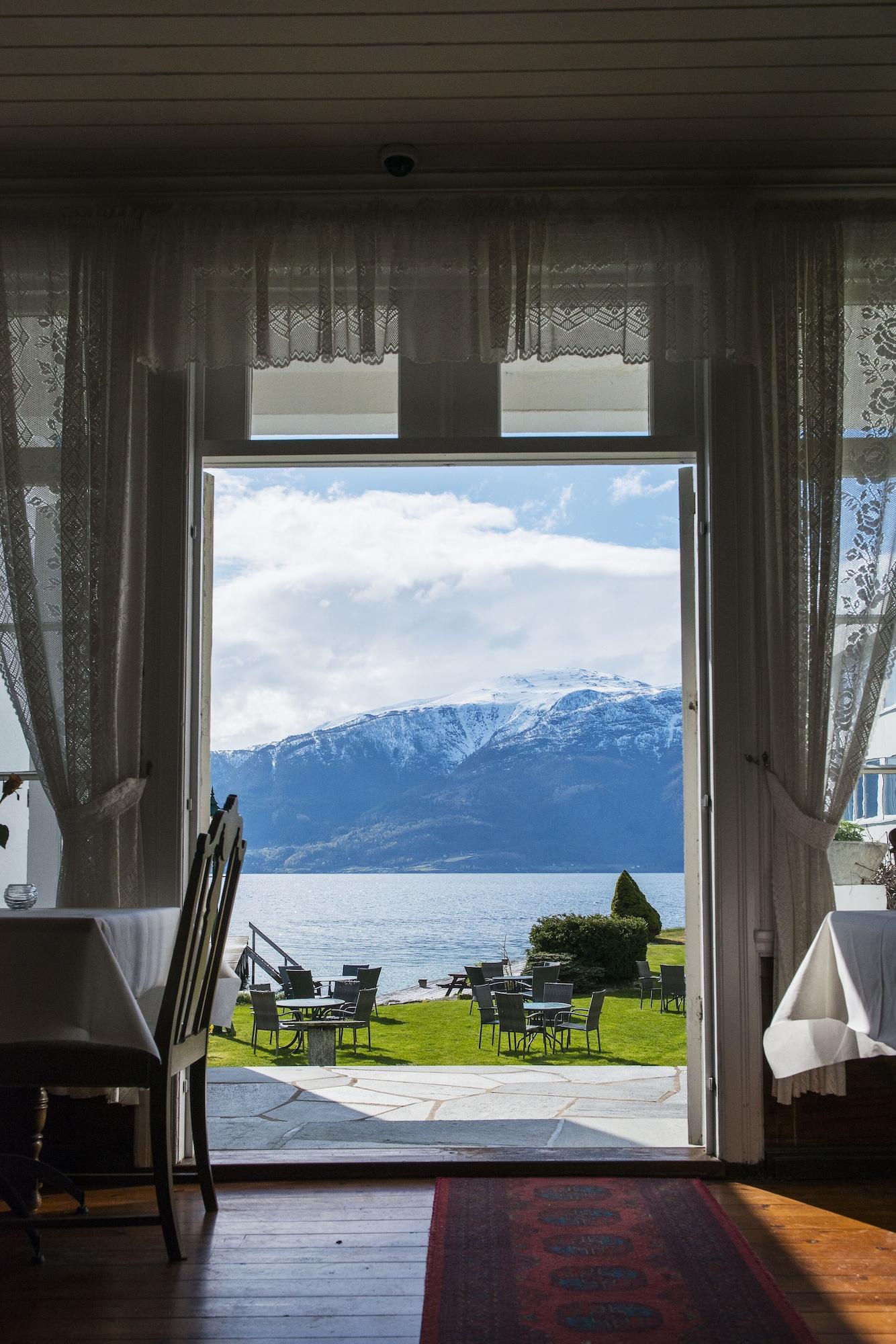 Leikanger Fjordhotel
