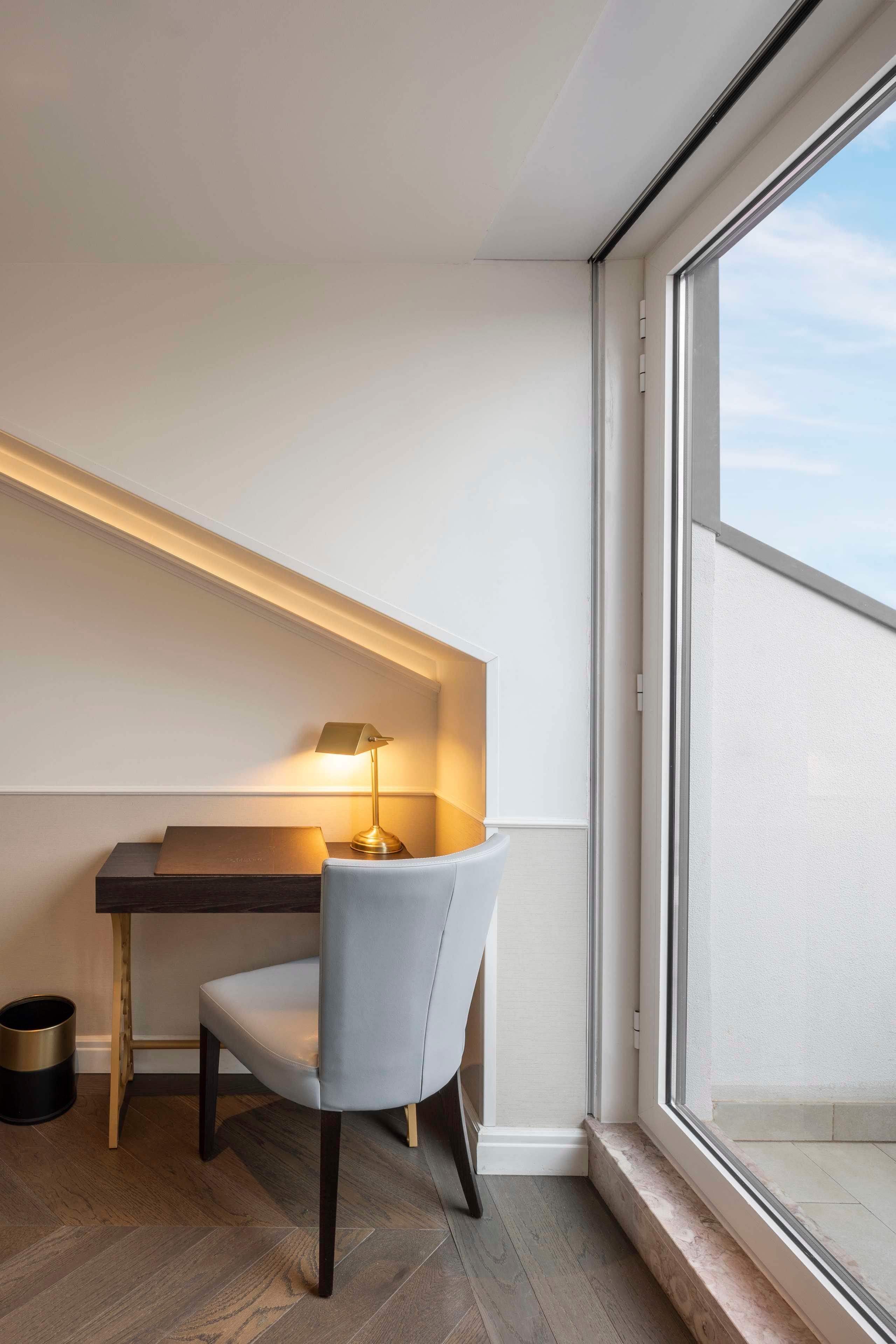 The Emerald House Lisbon, Curio Collection by Hilt