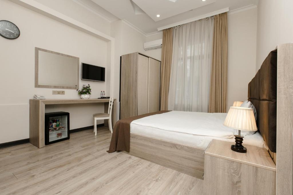 Deluxe City Hotel