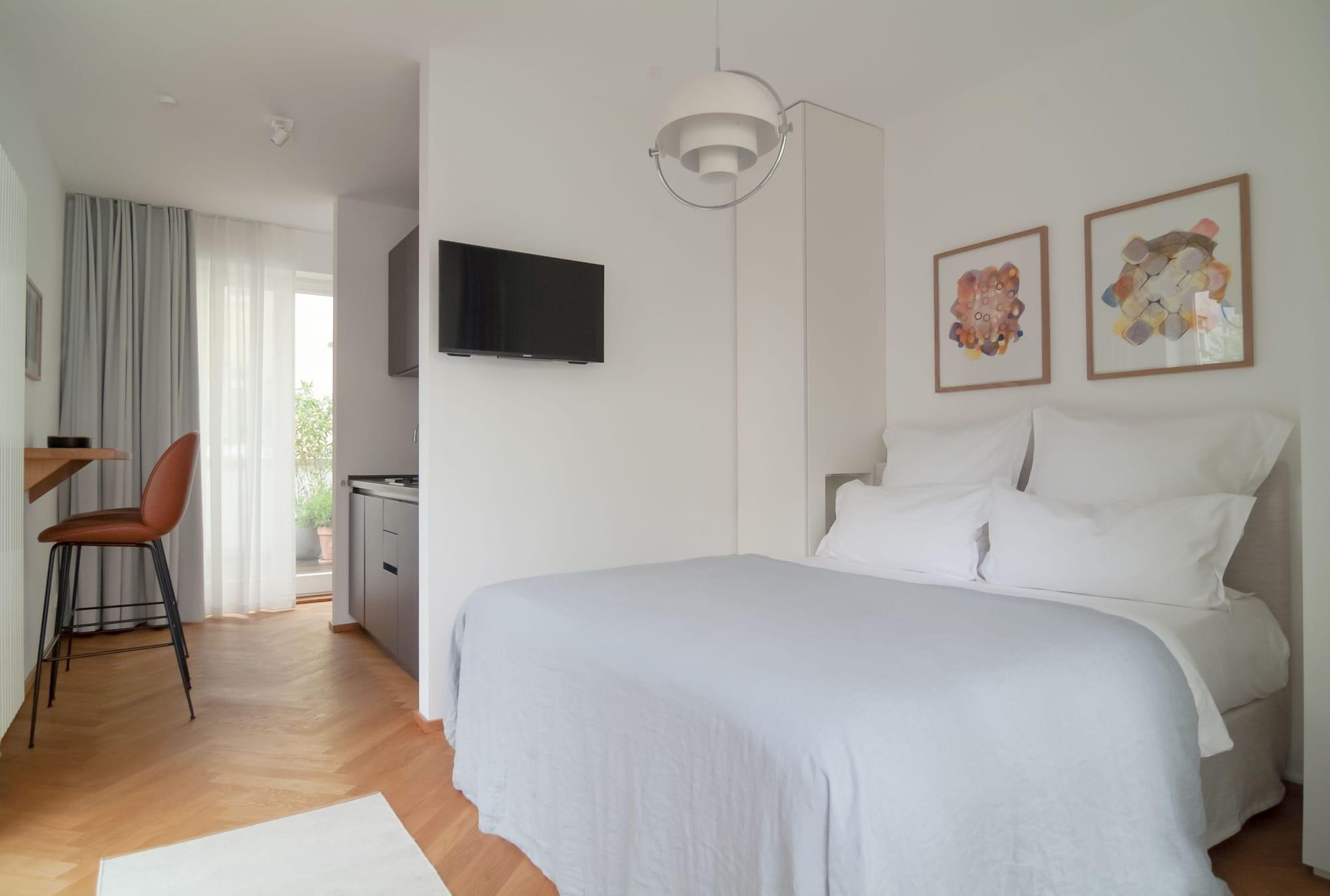 August The Boardinghouse by null