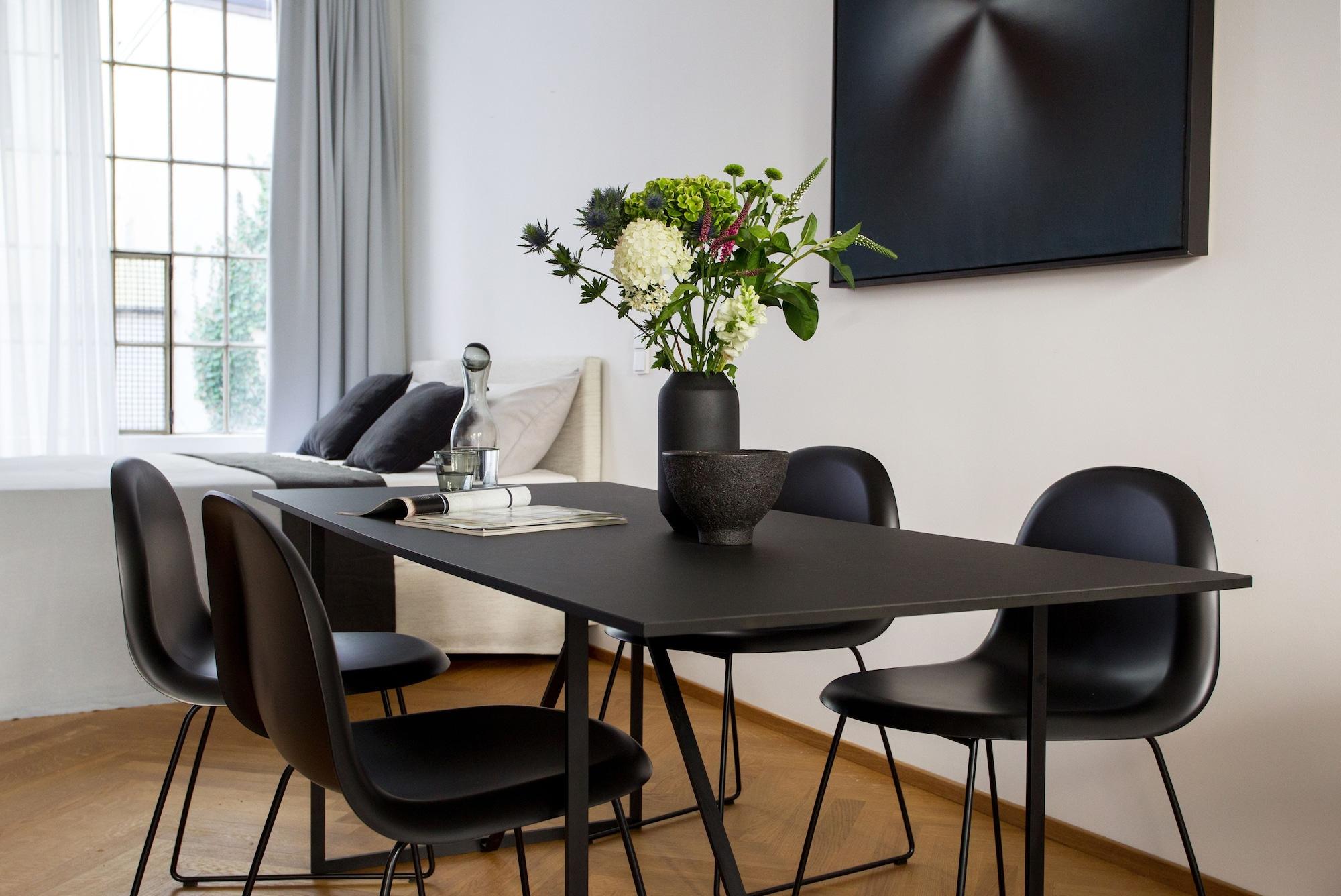 August The Boardinghouse by null