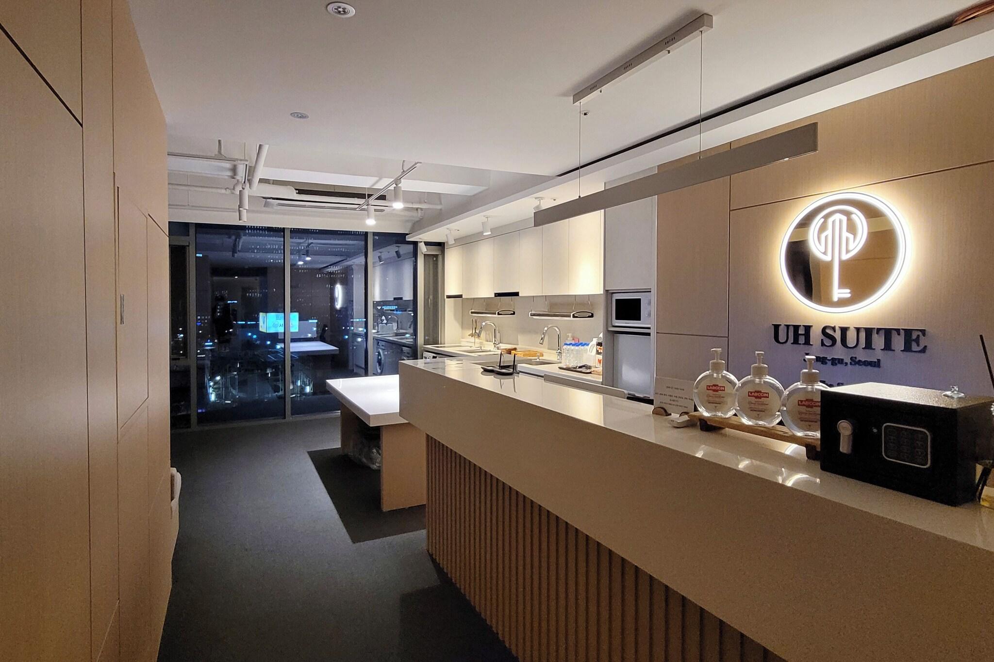 Uh Suite The Seoul
