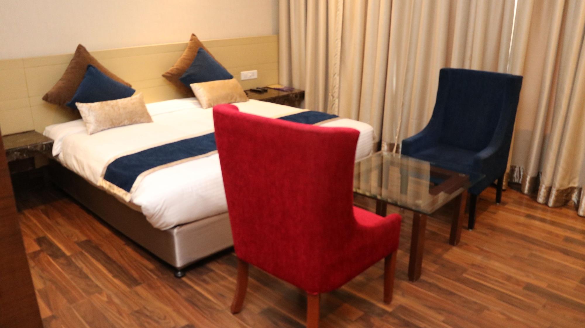 Hotel Lakhdatar