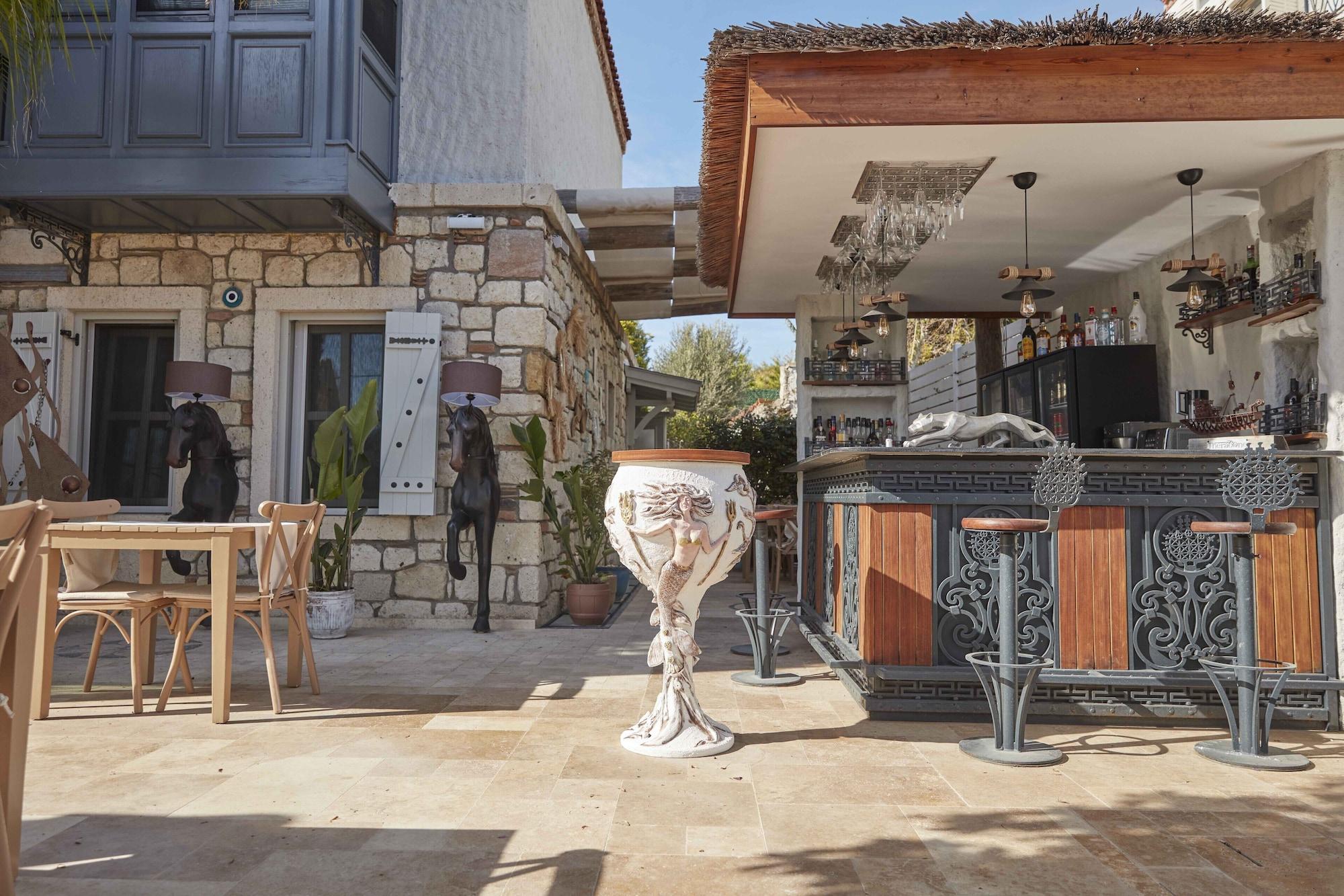 AlaBora Hotel - AlaÃ§atÄ±