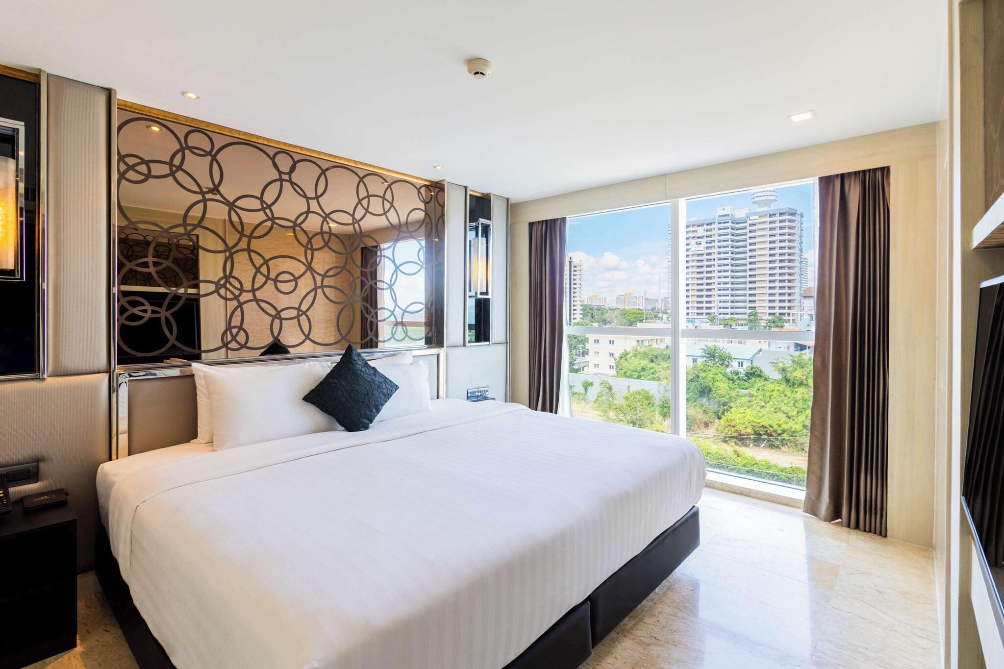 The Sanctuary Resort Pattaya BW Signature