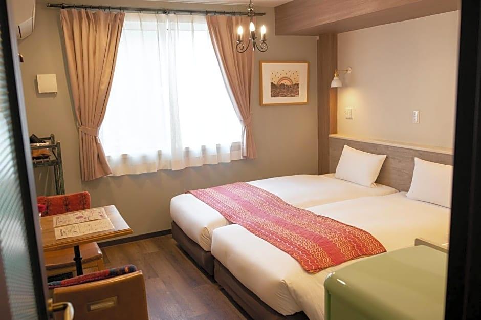7 Rooms Hotel & Cafe