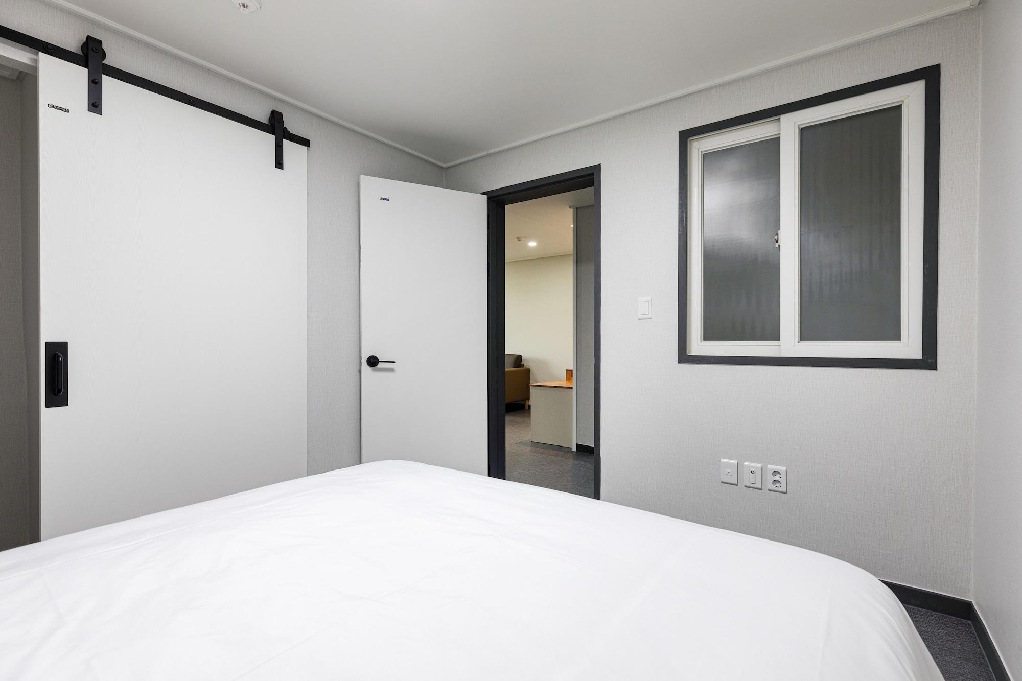 Room 5, Aewol Stay in Jeju Hotel & Resort, Jeju
