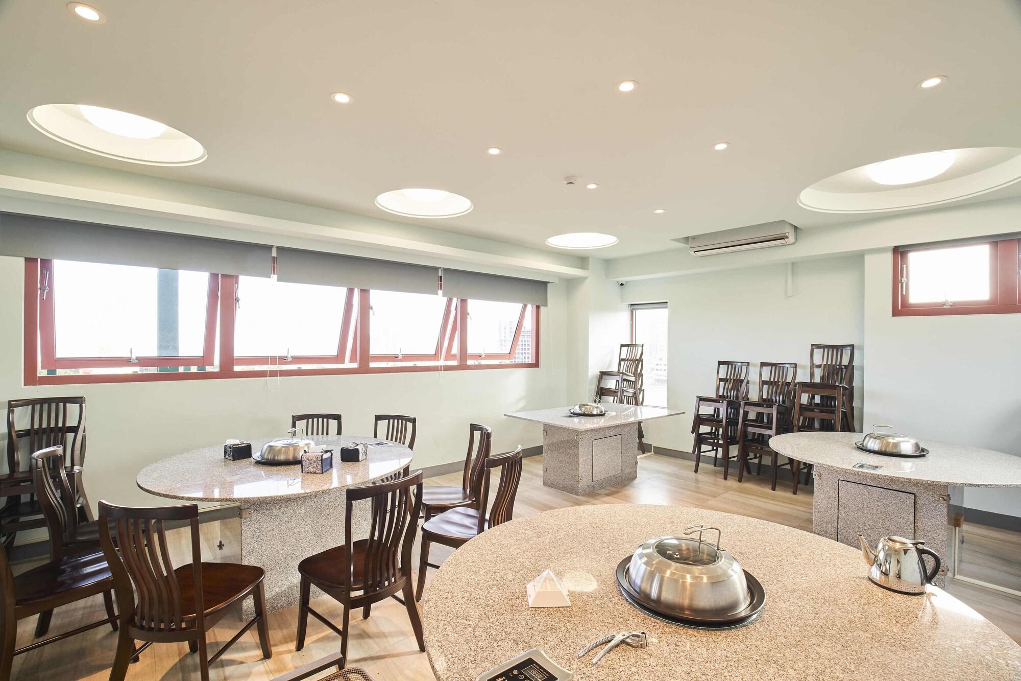First Shanhai Hotel