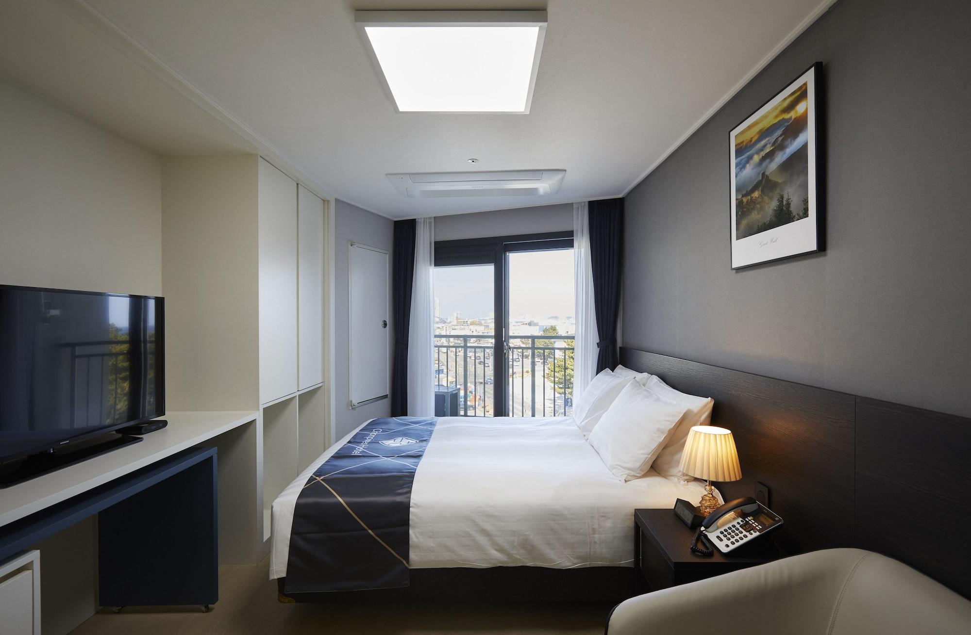 Sokcho Chonpines Beach Hotel