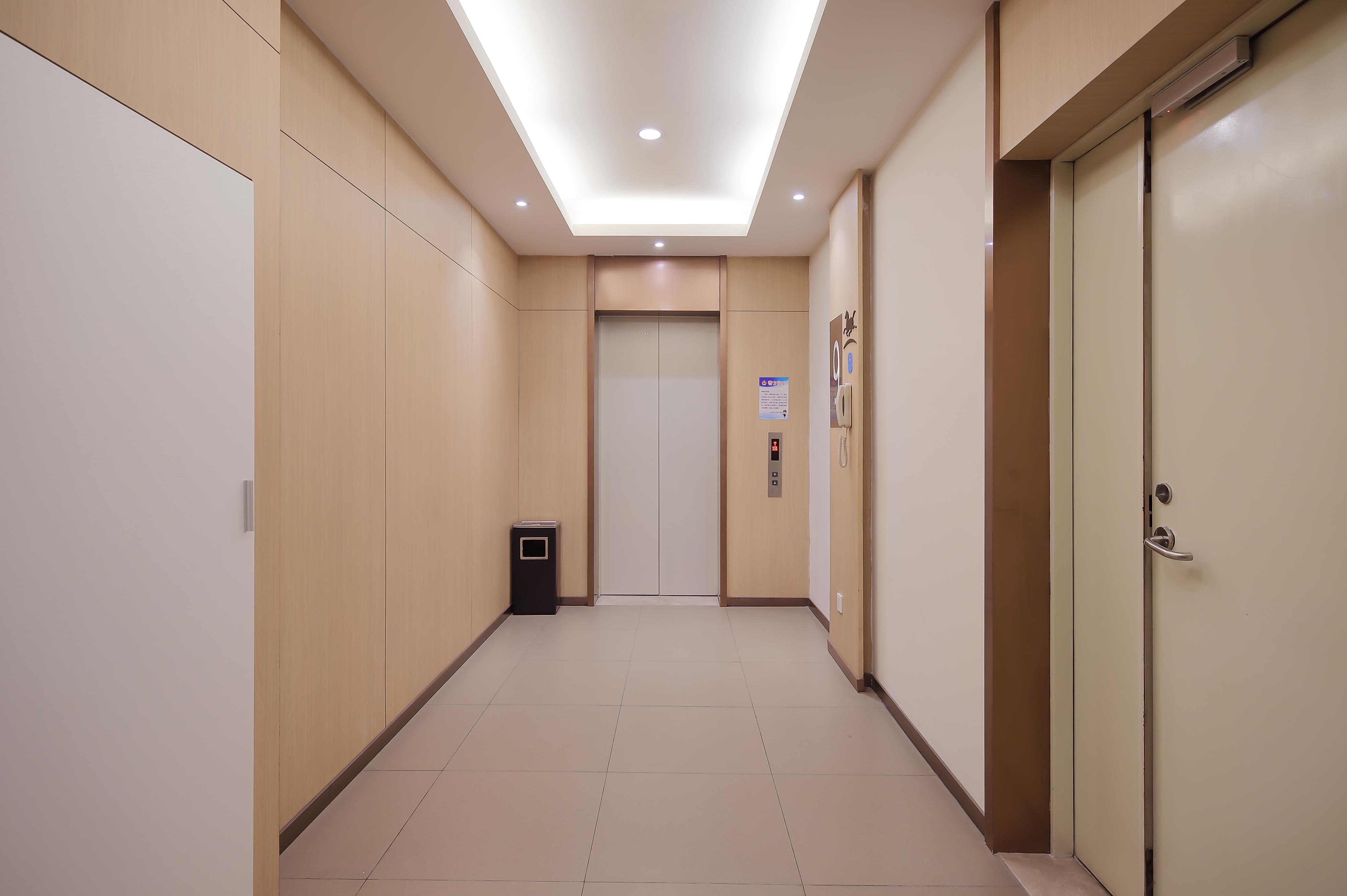 Hanting Hotel (Nanjing Wutang Plaza)