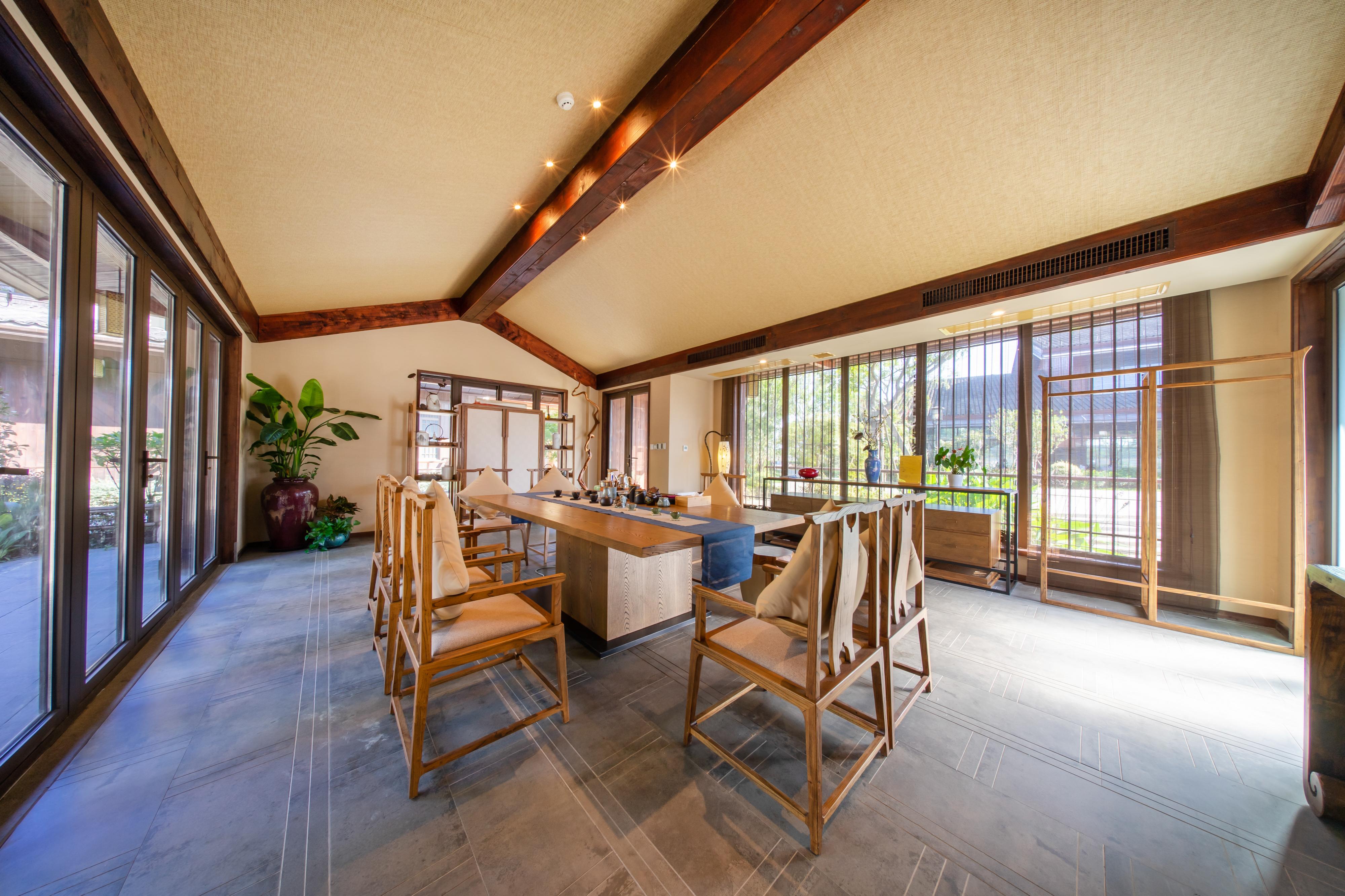 Blossom Hill Yuejingzhuang Hotel