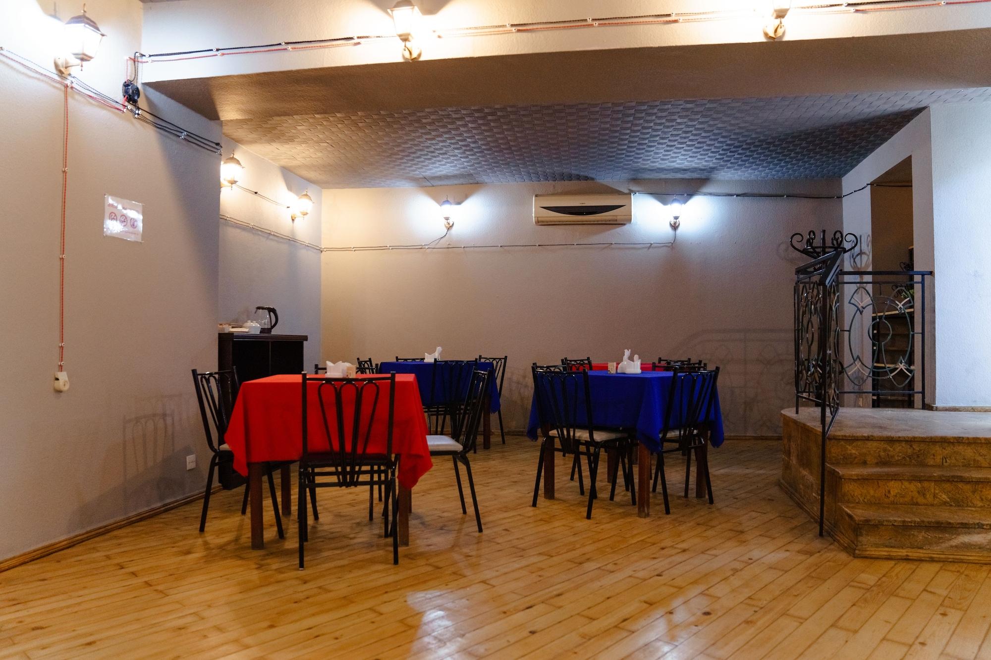 Biblioteka Hotel Rustaveli