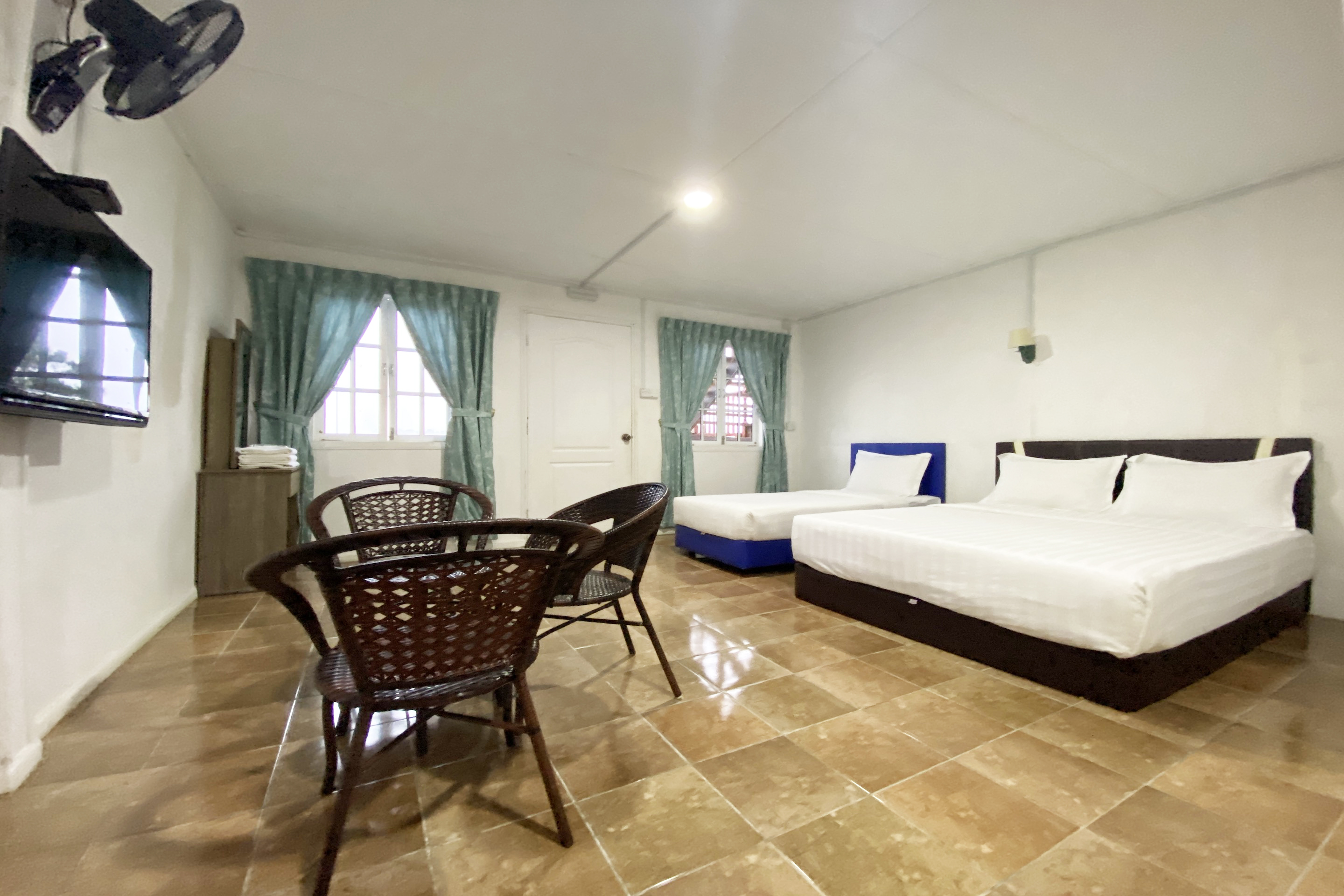 OYO 90329 Bridge House Homestay