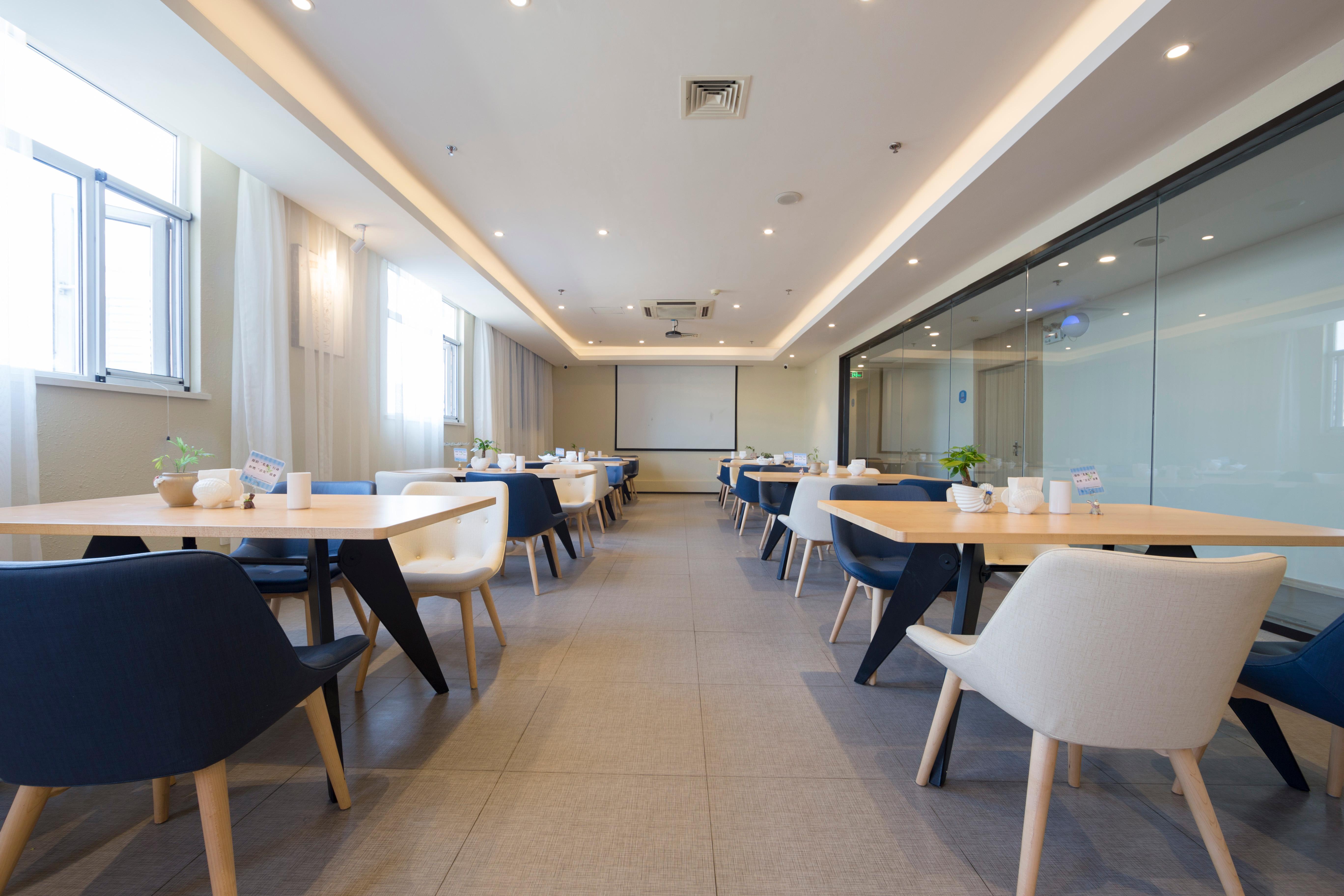 Hanting Hotel Qinhuangdao Quante Field