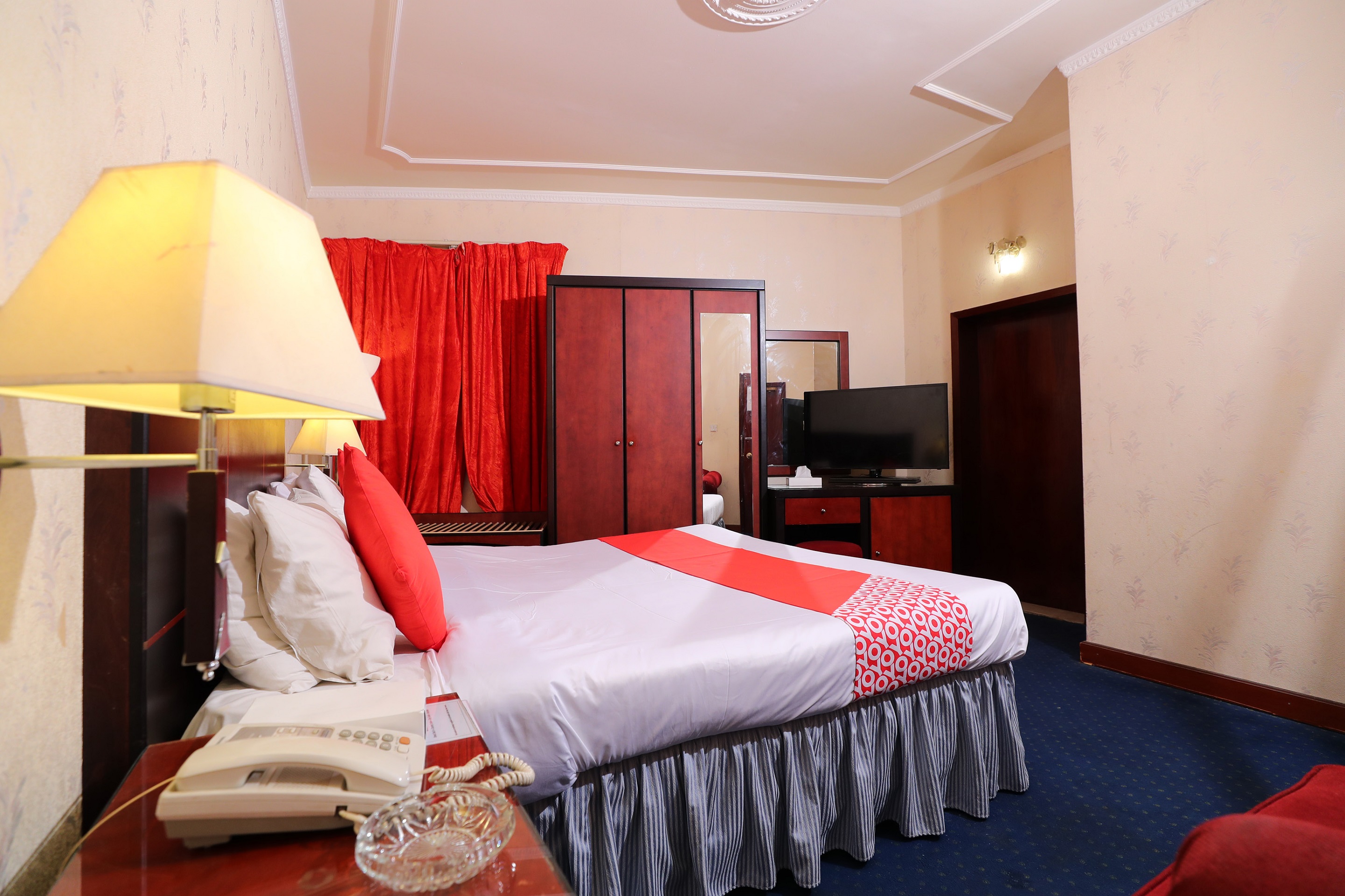 OYO 112 Semiramis Hotel