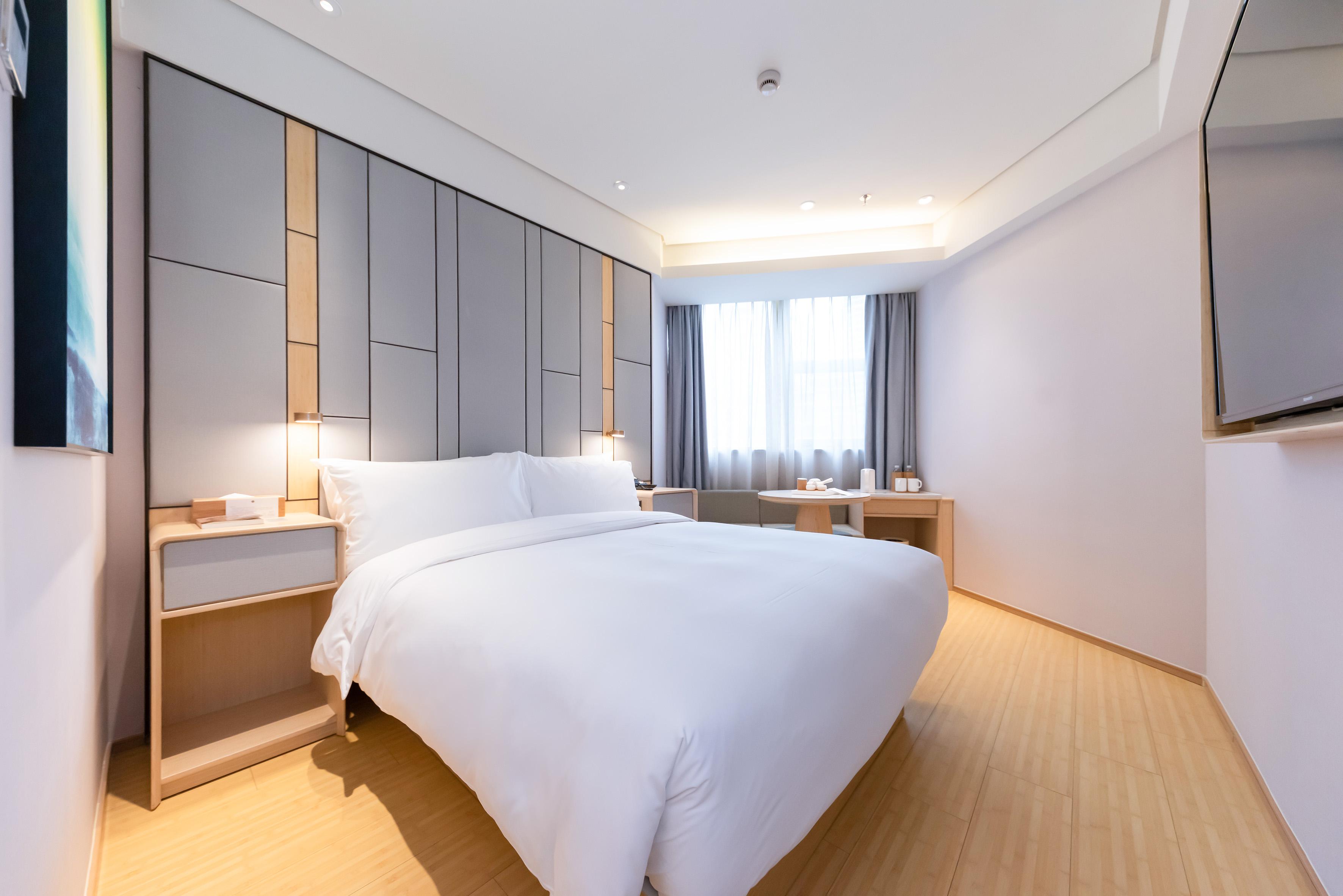 Ji Hotel (Shanghai Jiangning Road Metro Station)