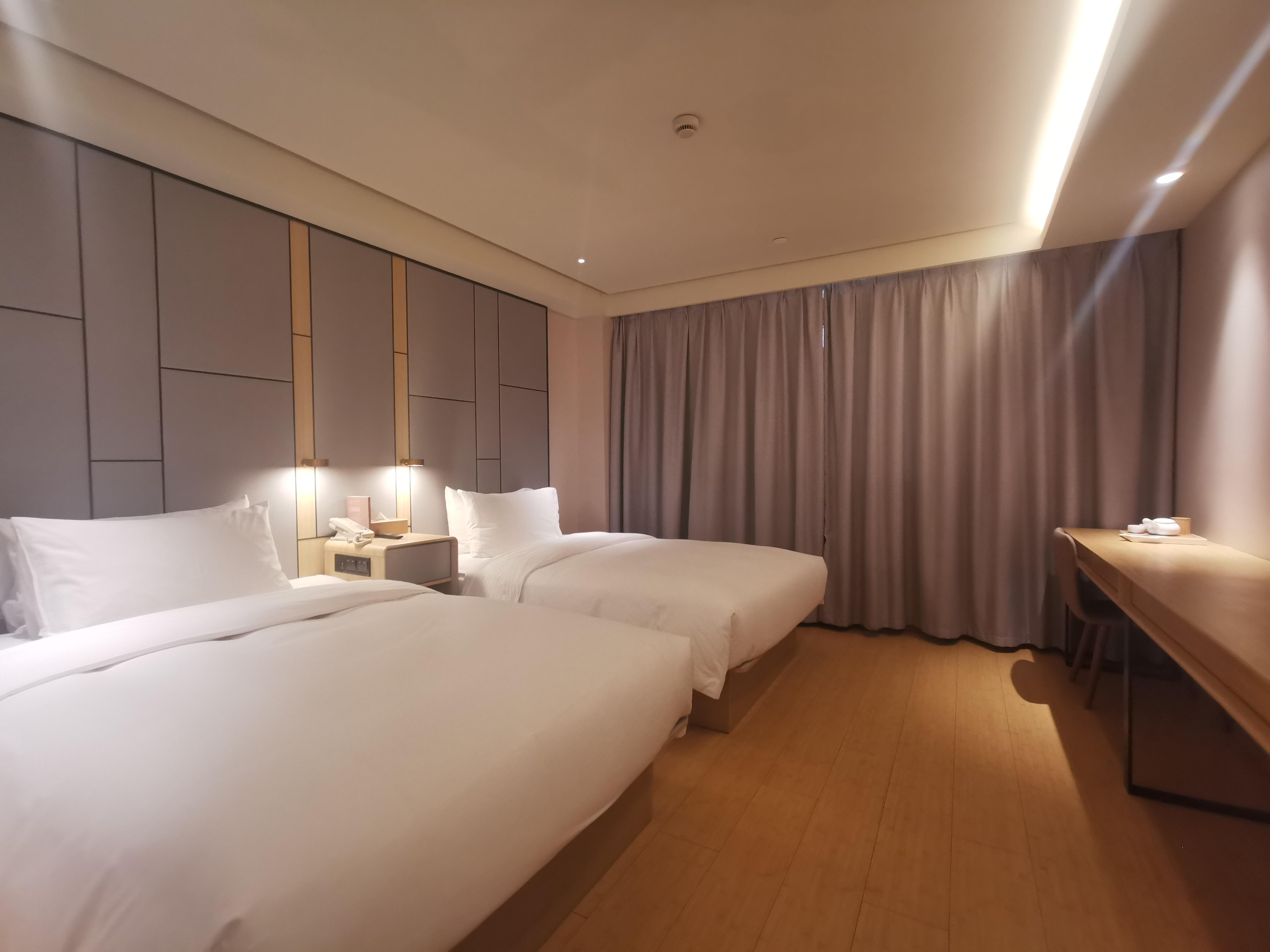 Ji Hotel (Shanghai Hongmei South Road Subway Stati