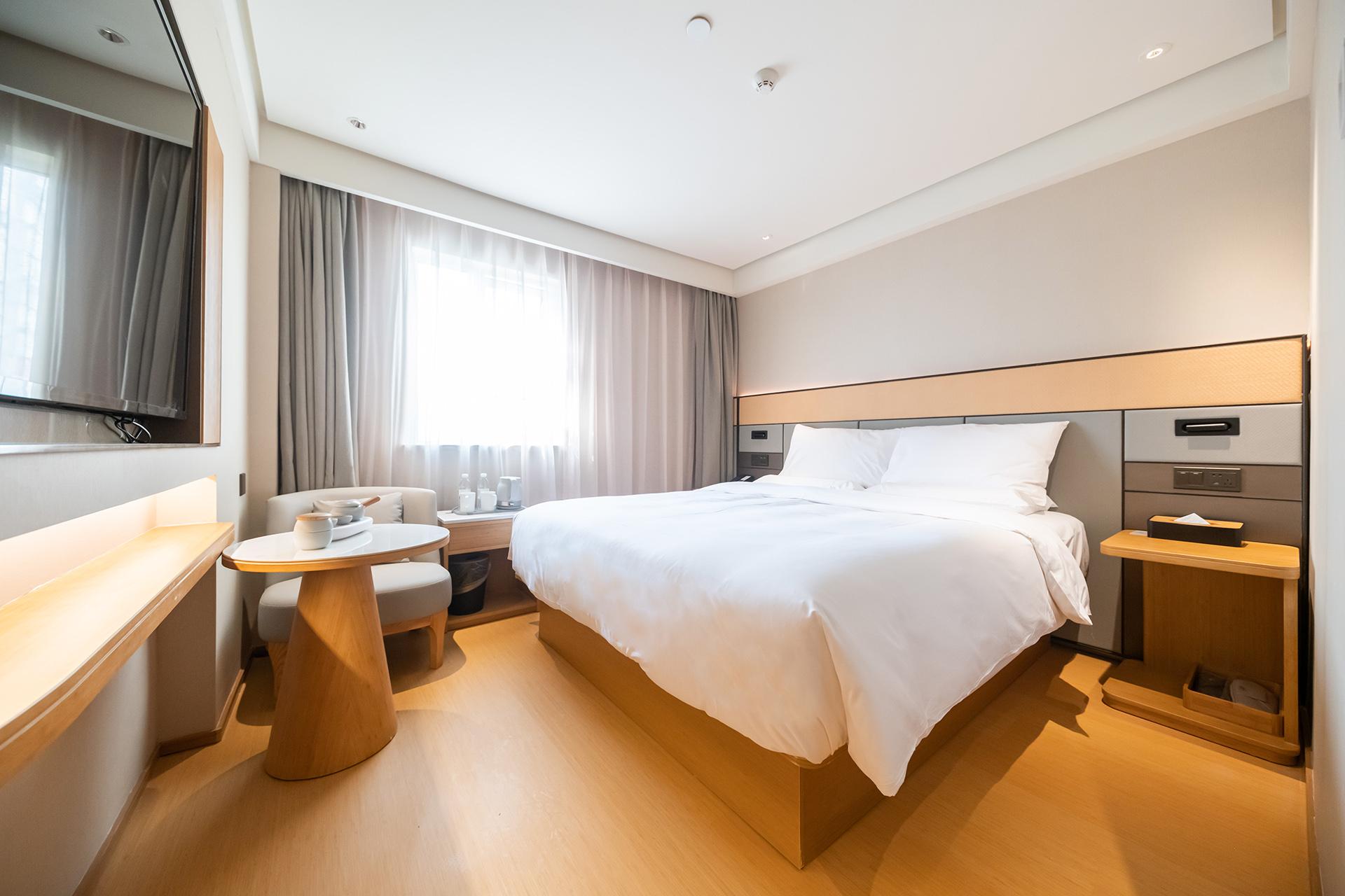Ji Hotel Shanghai Jiangsu Road Subway Station