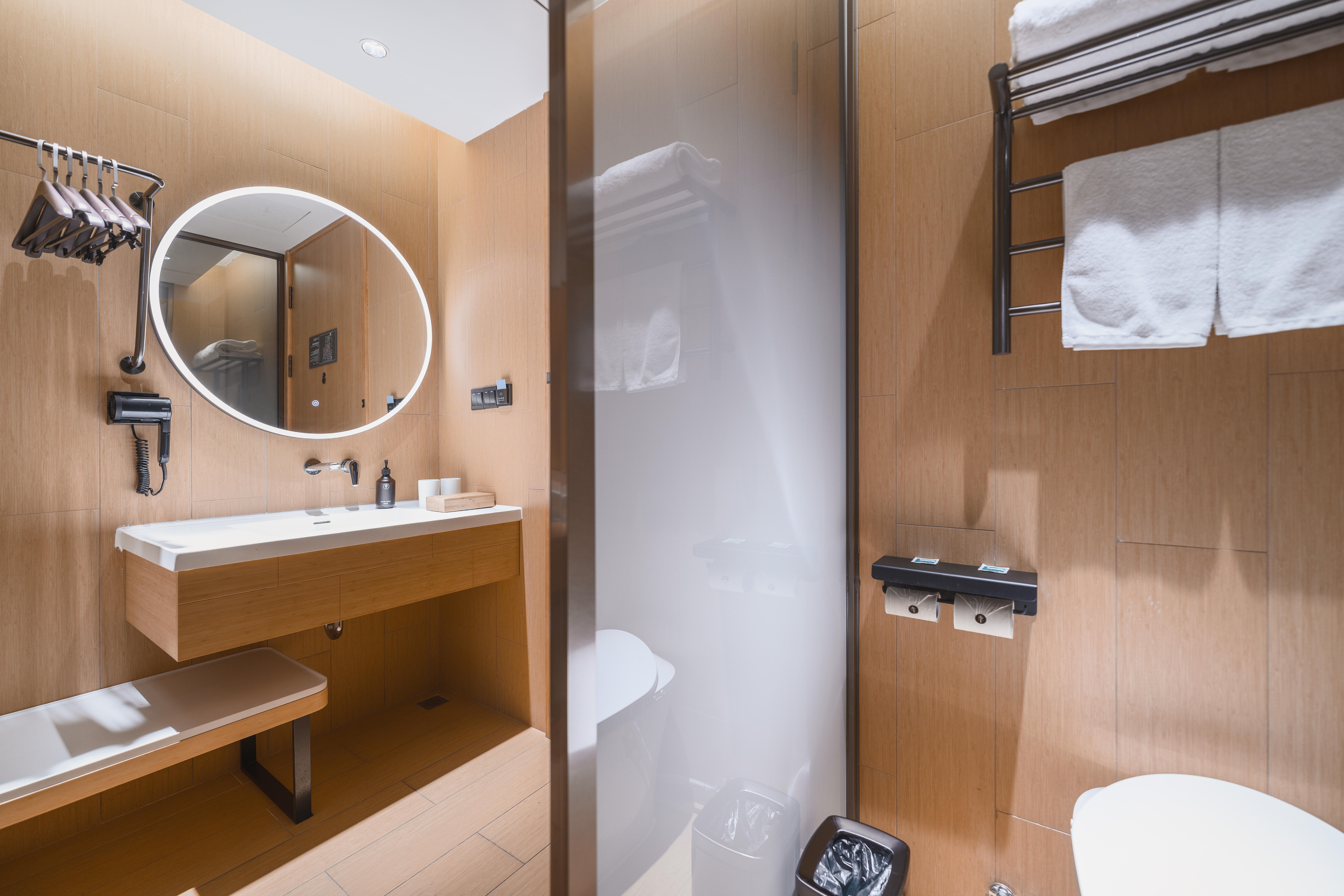 Ji Hotel (Shanghai Tangqiao Shimao Binjiang)