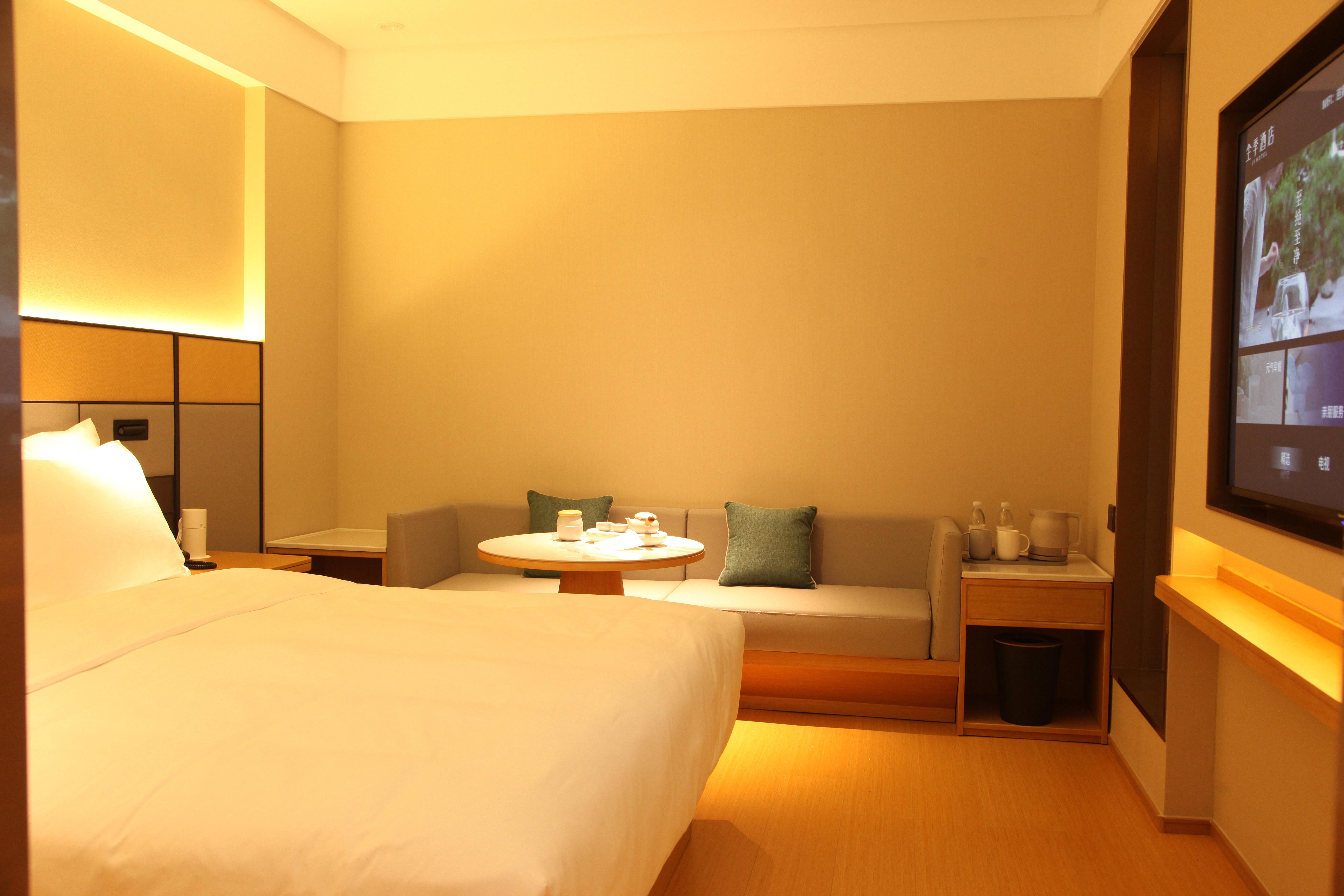Ji Hotel (Chengdu Tianfu Square Daye Road Store)