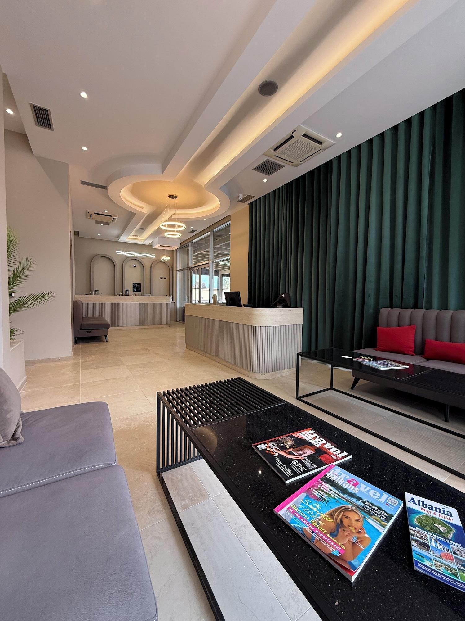 Hotel Royal - фото