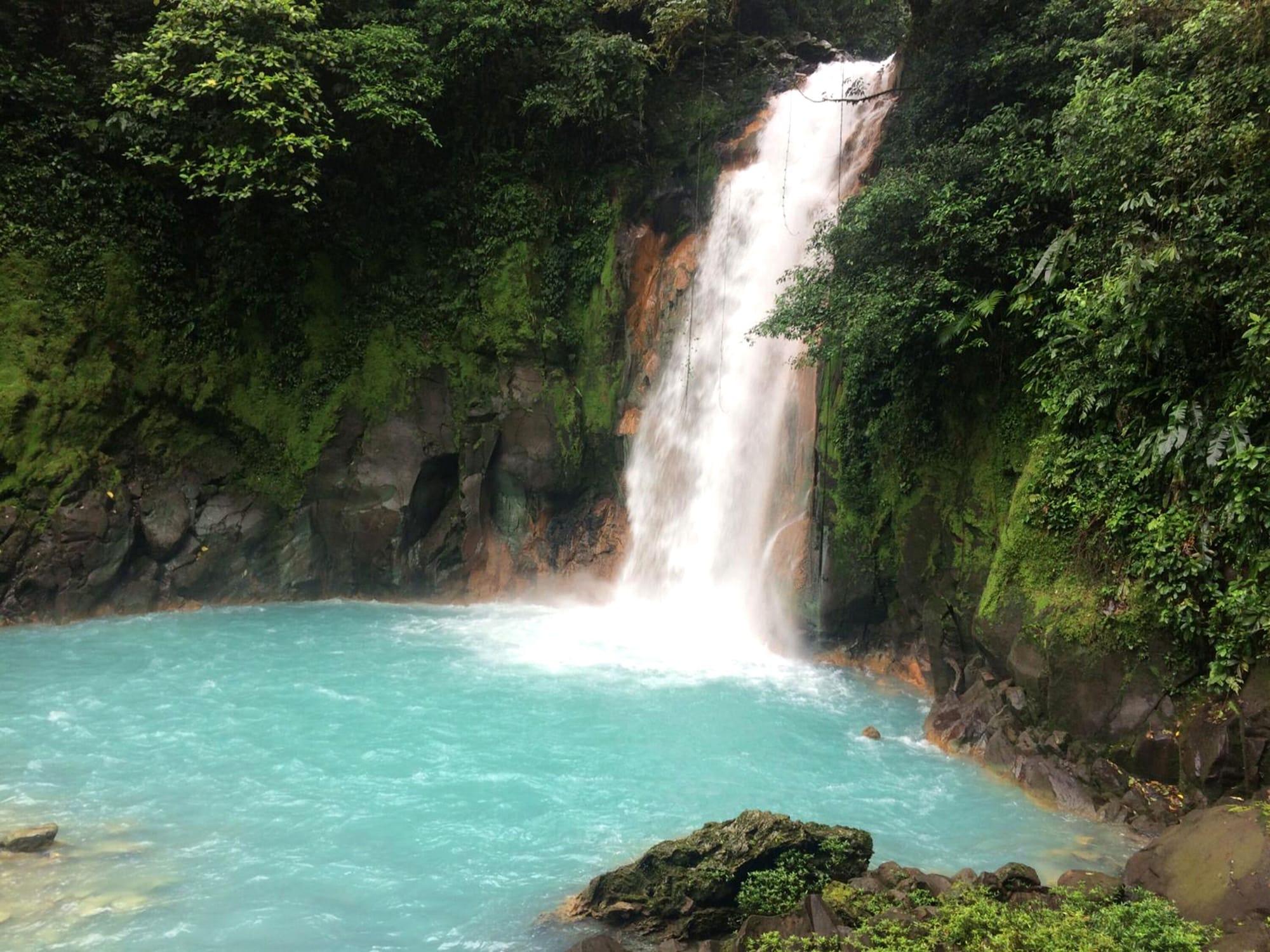 Cascada Verde by null