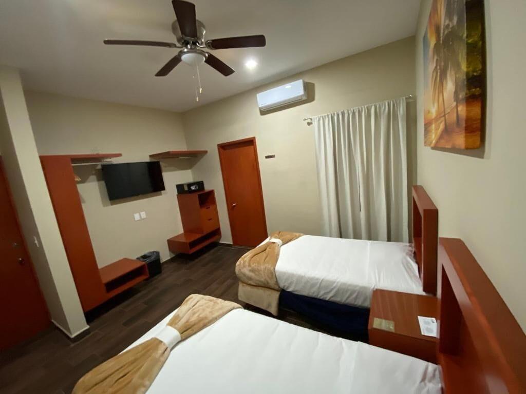 La Lola Hotel & Suites