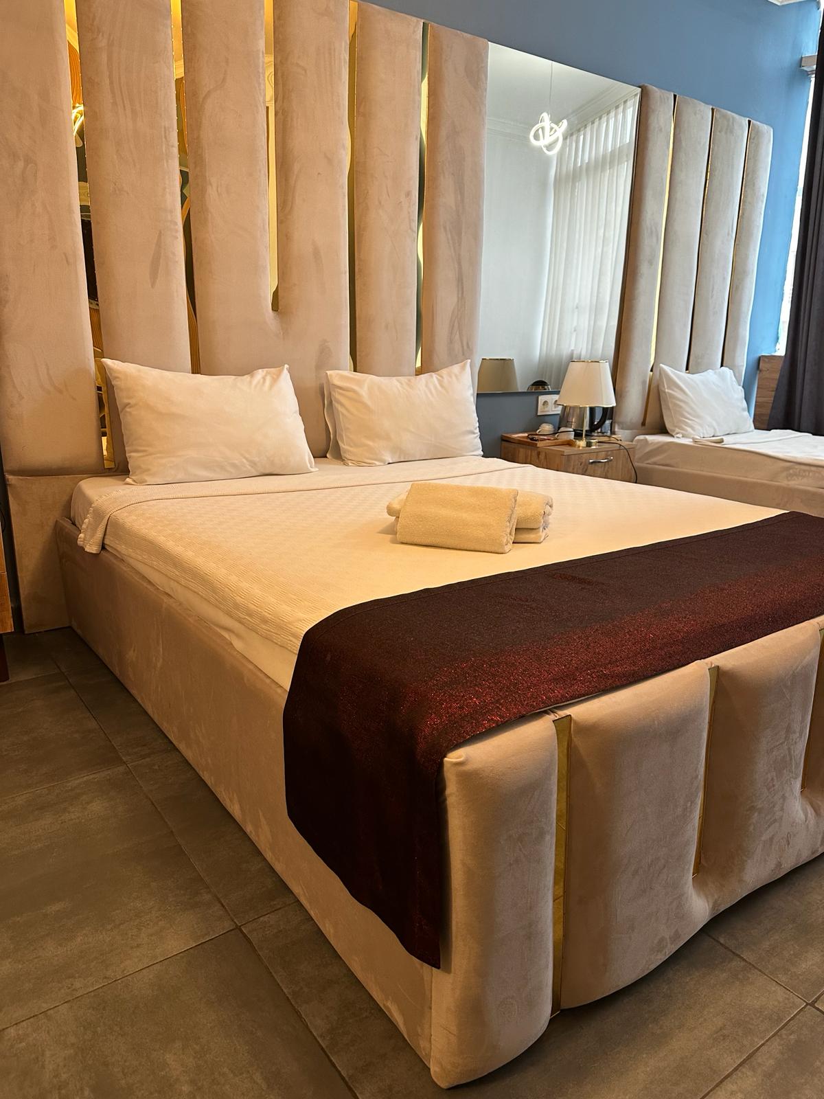 Grand Niki Hotel
