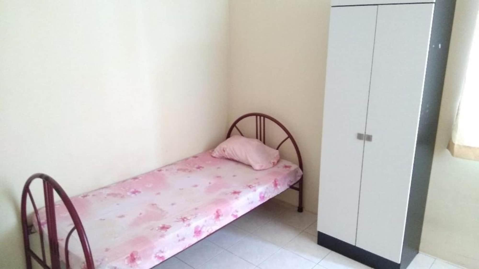 Dorm Melati Pak Abu by ZUZU