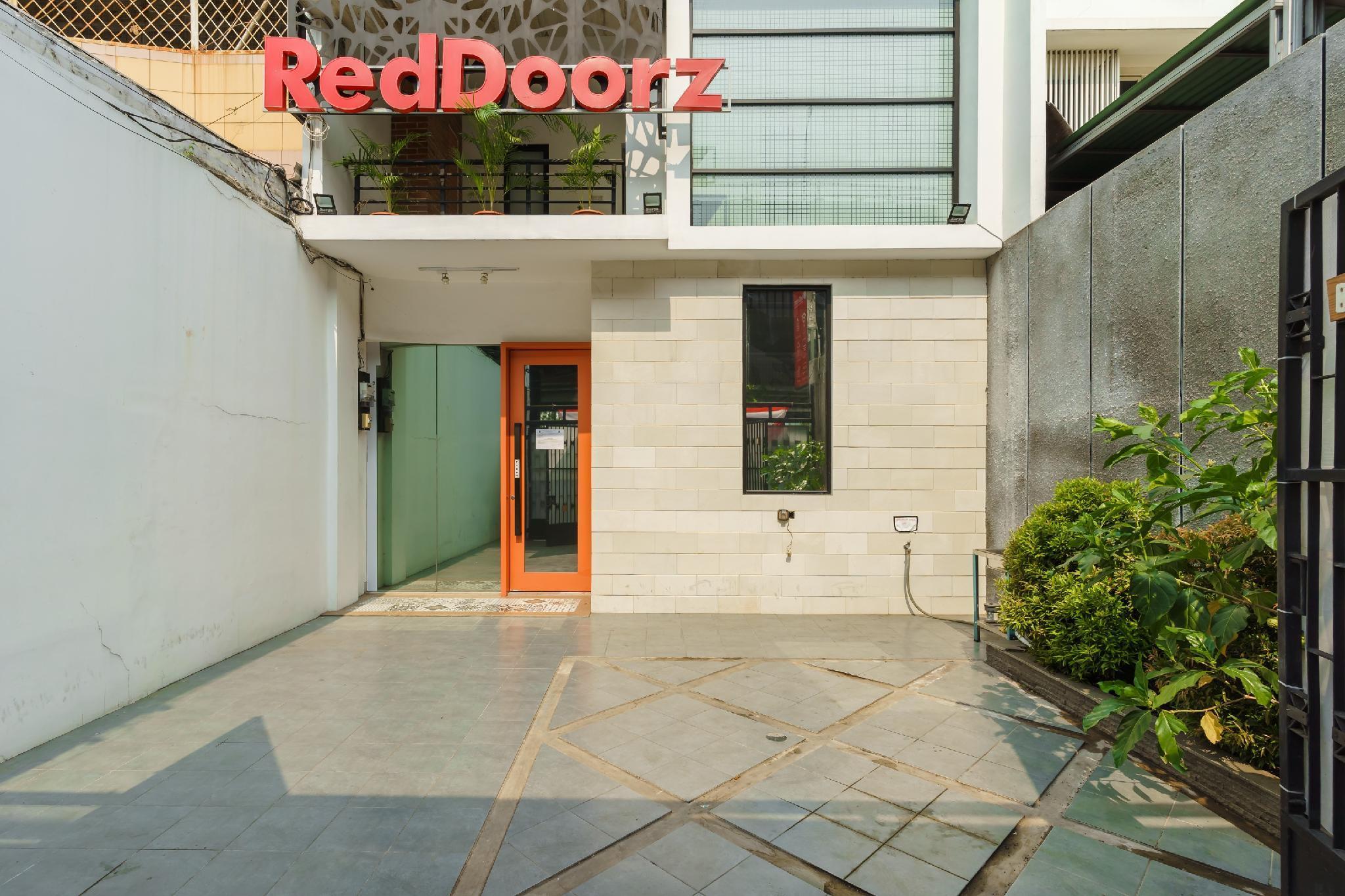Exterior & Views 4, Formerly RedDoorz near Seasons City Mall 3, West Jakarta