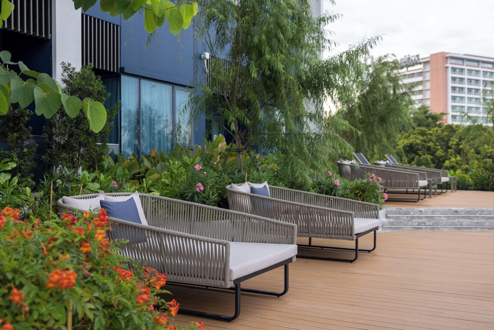 S. Sriracha Hotel & Residence