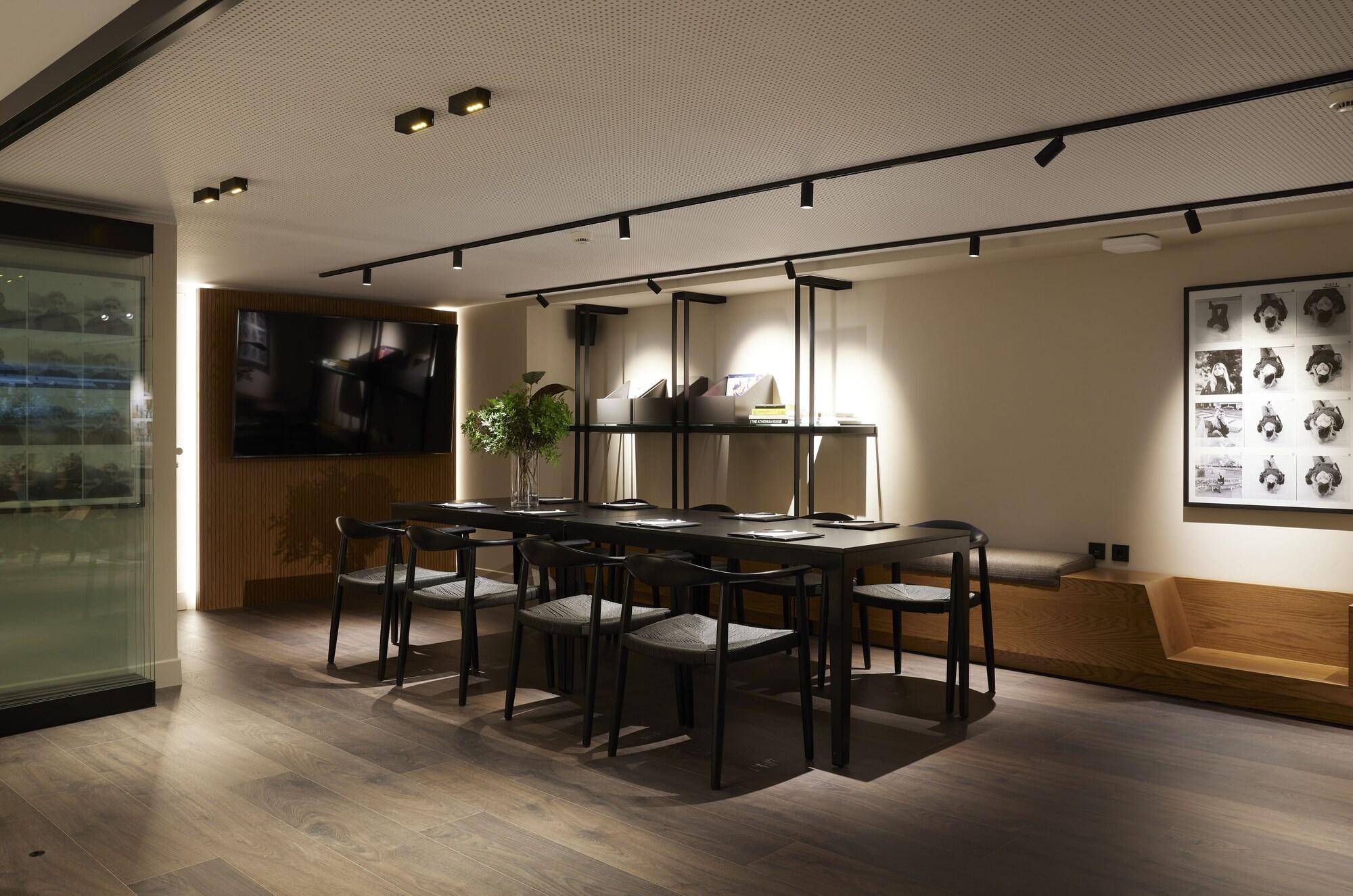 Teight Hotel - photo