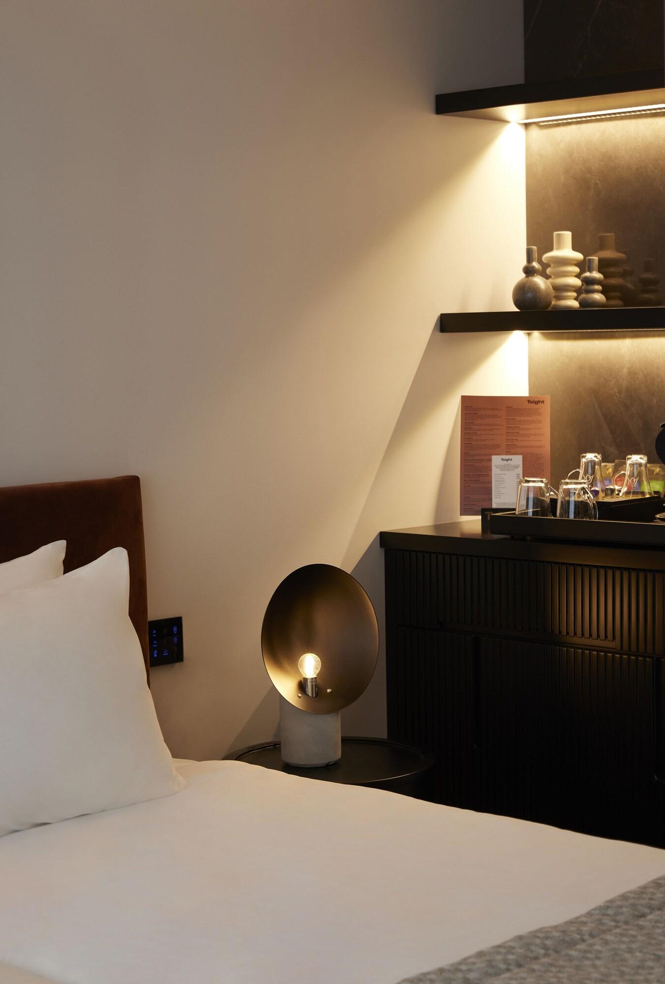 Teight Hotel - photo