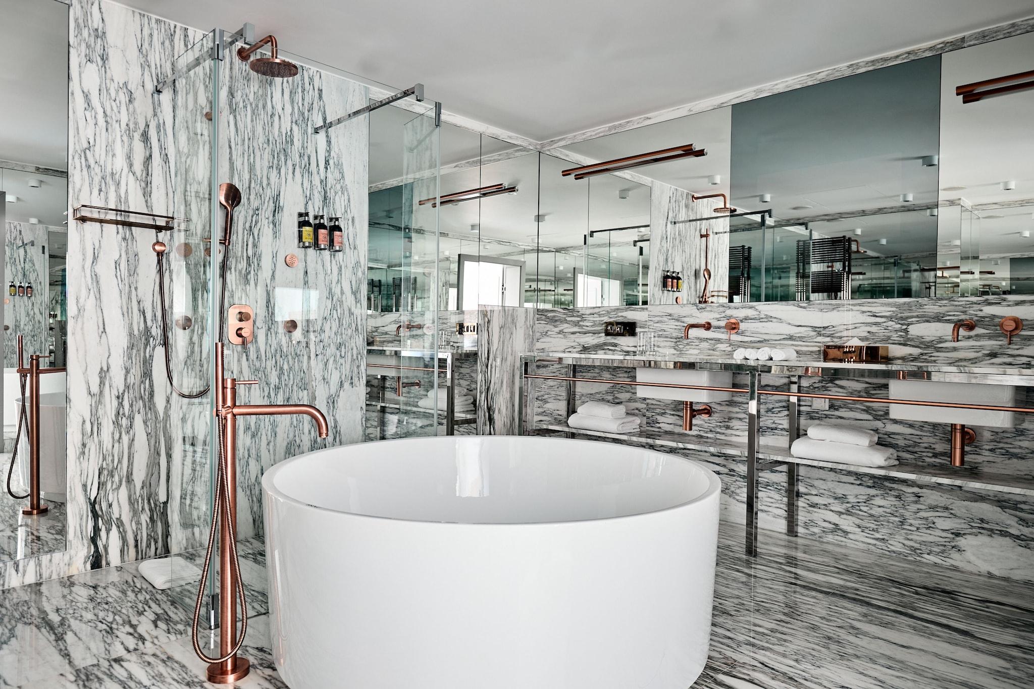 H15 Palace Hotel by null