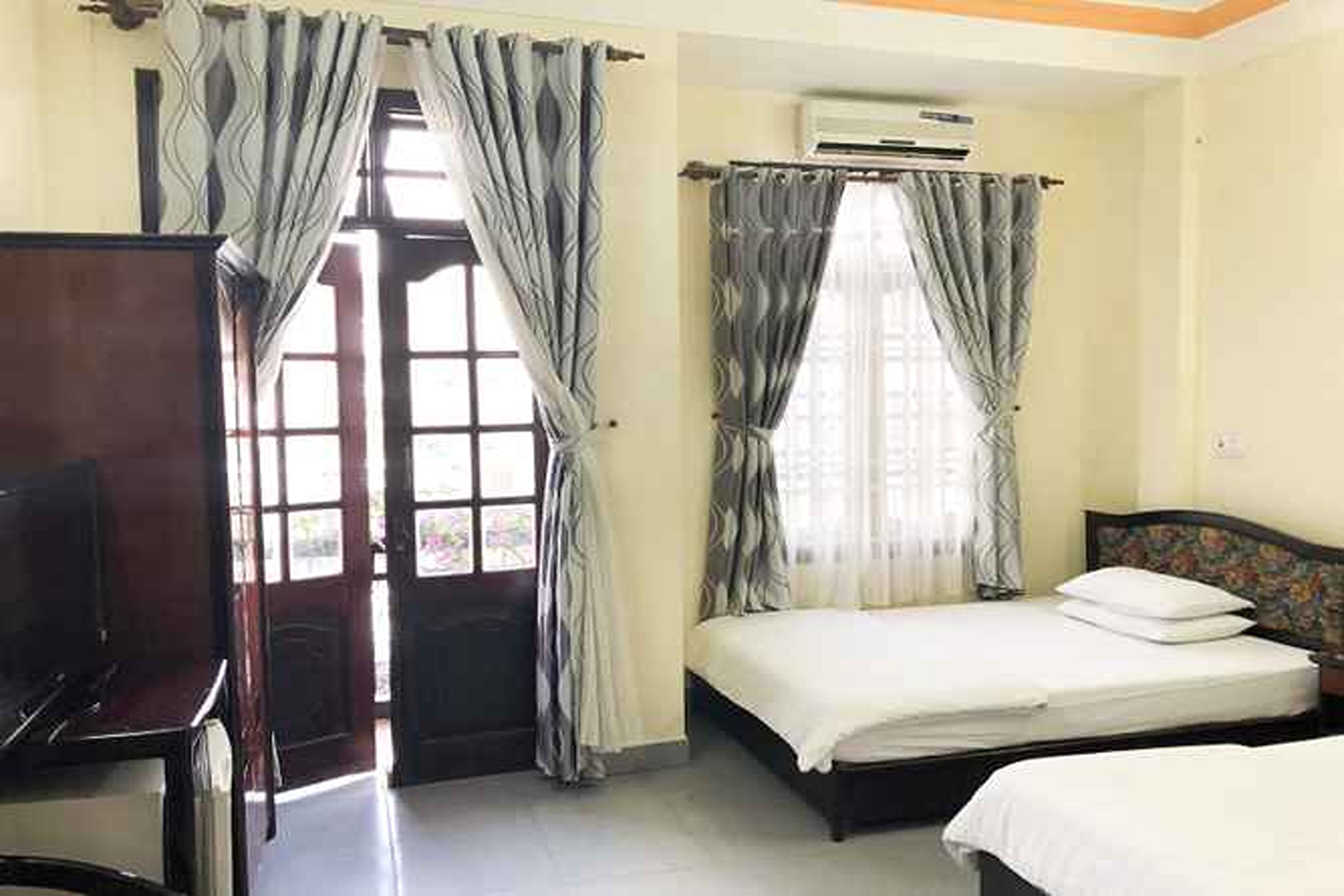 Cat Phu Hotel by ZUZU
