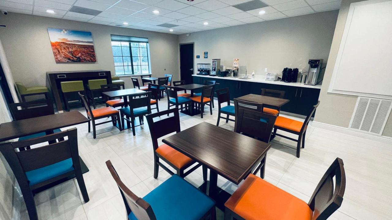 Days Inn & Suites By Wyndham Greater Tomball