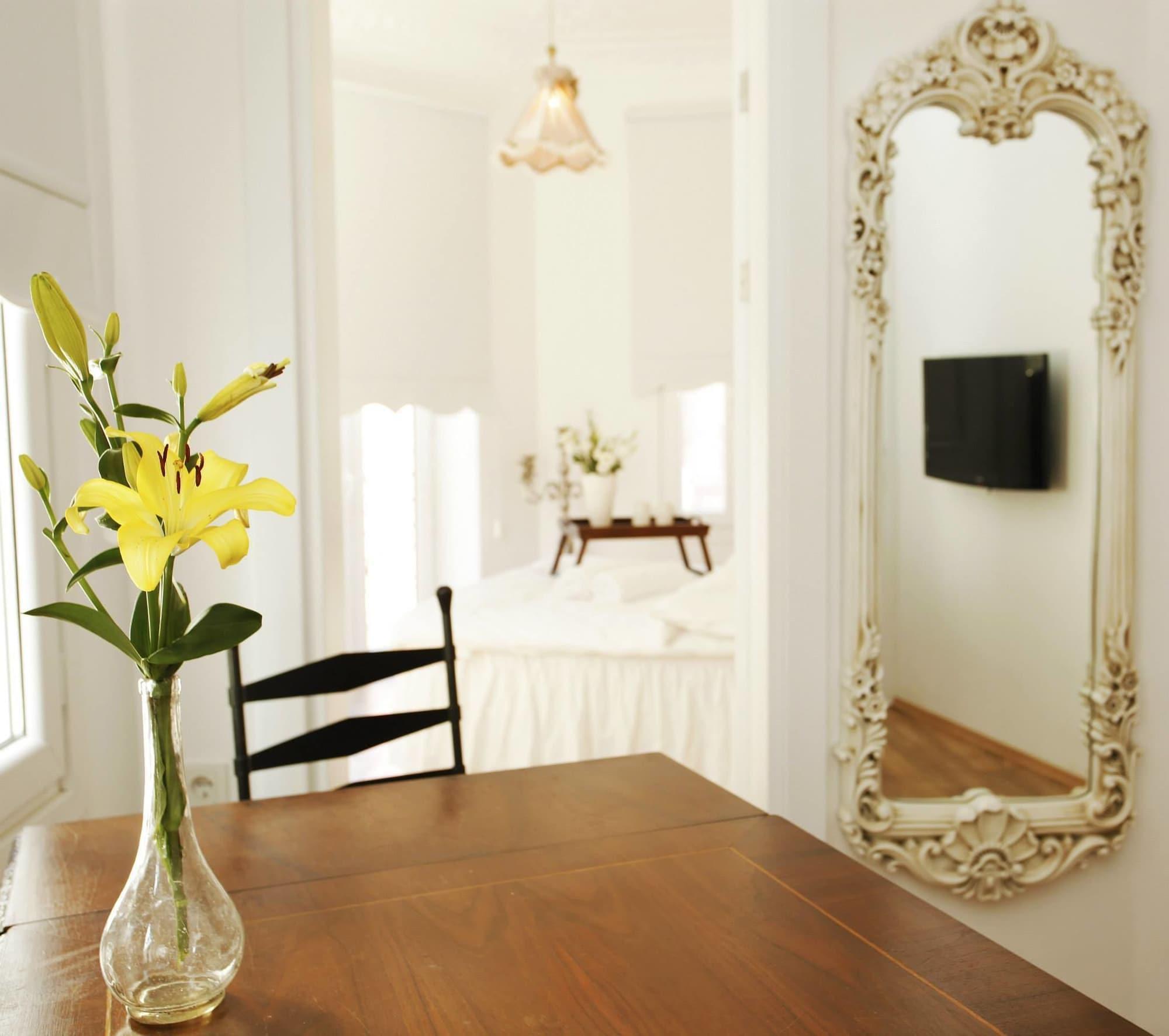 The White Swan Suites