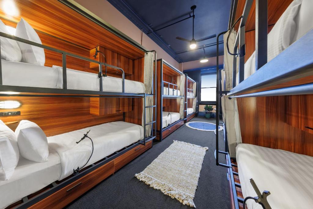 Bounce Melbourne (formerly Roamer) by null
