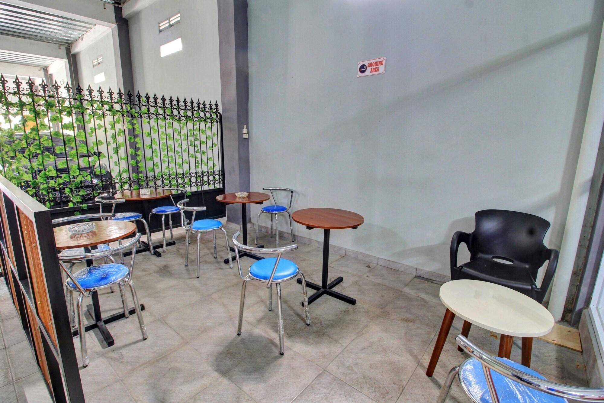 Lobby 2, OYO 90767 Gm Guest House, Wonogiri