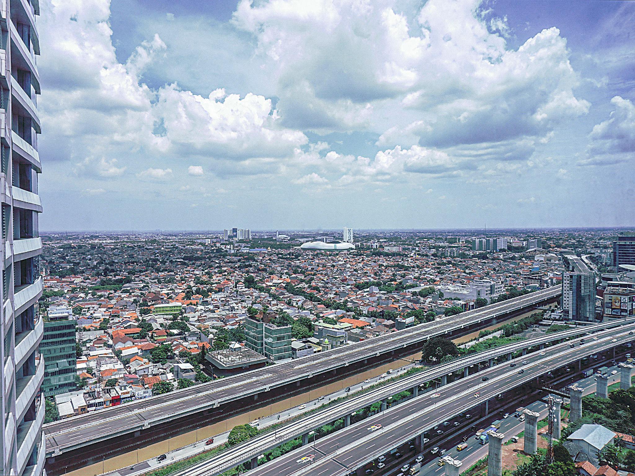 Exterior & Views