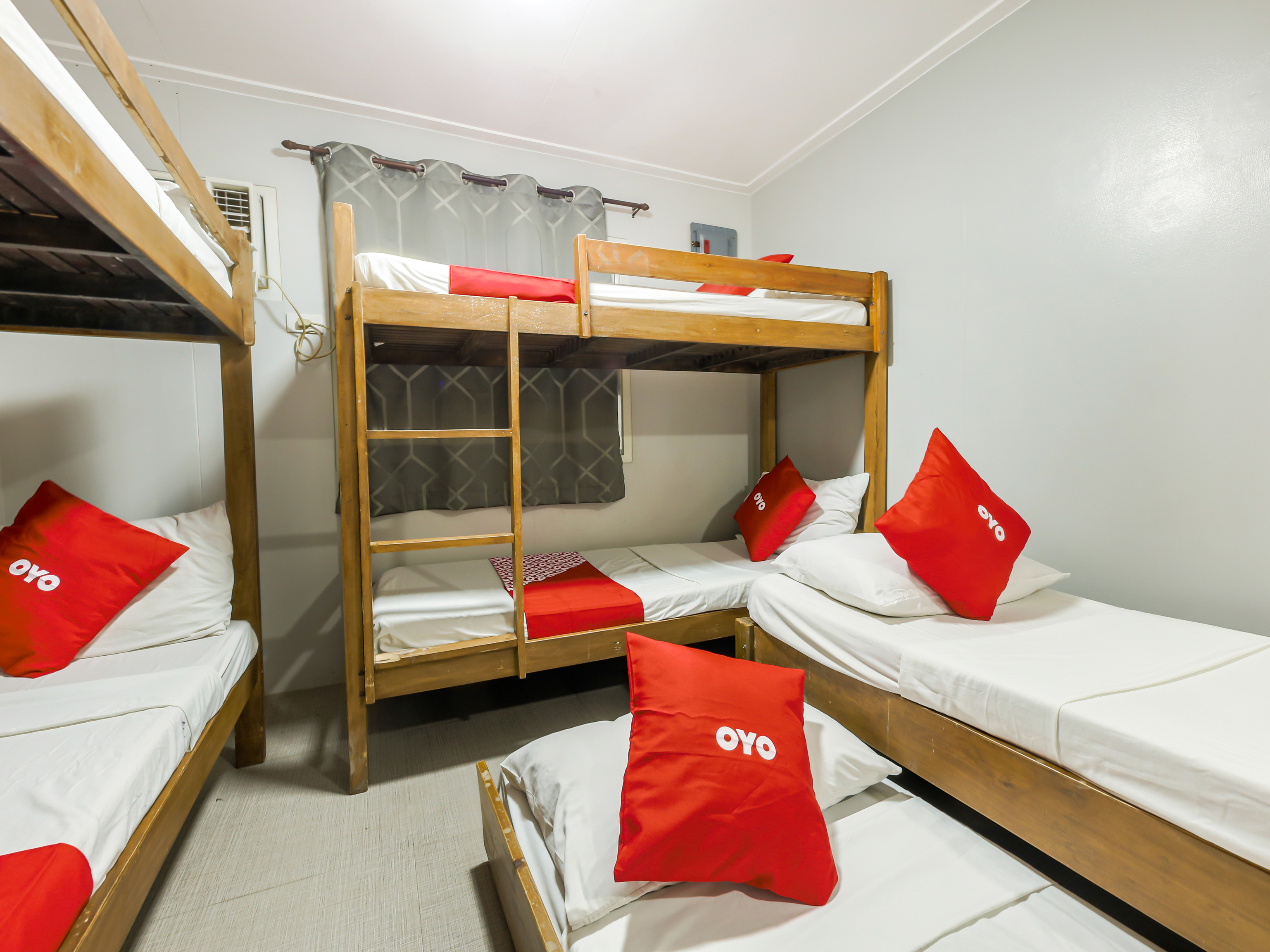 OYO 841 Metro Deluxe Residences
