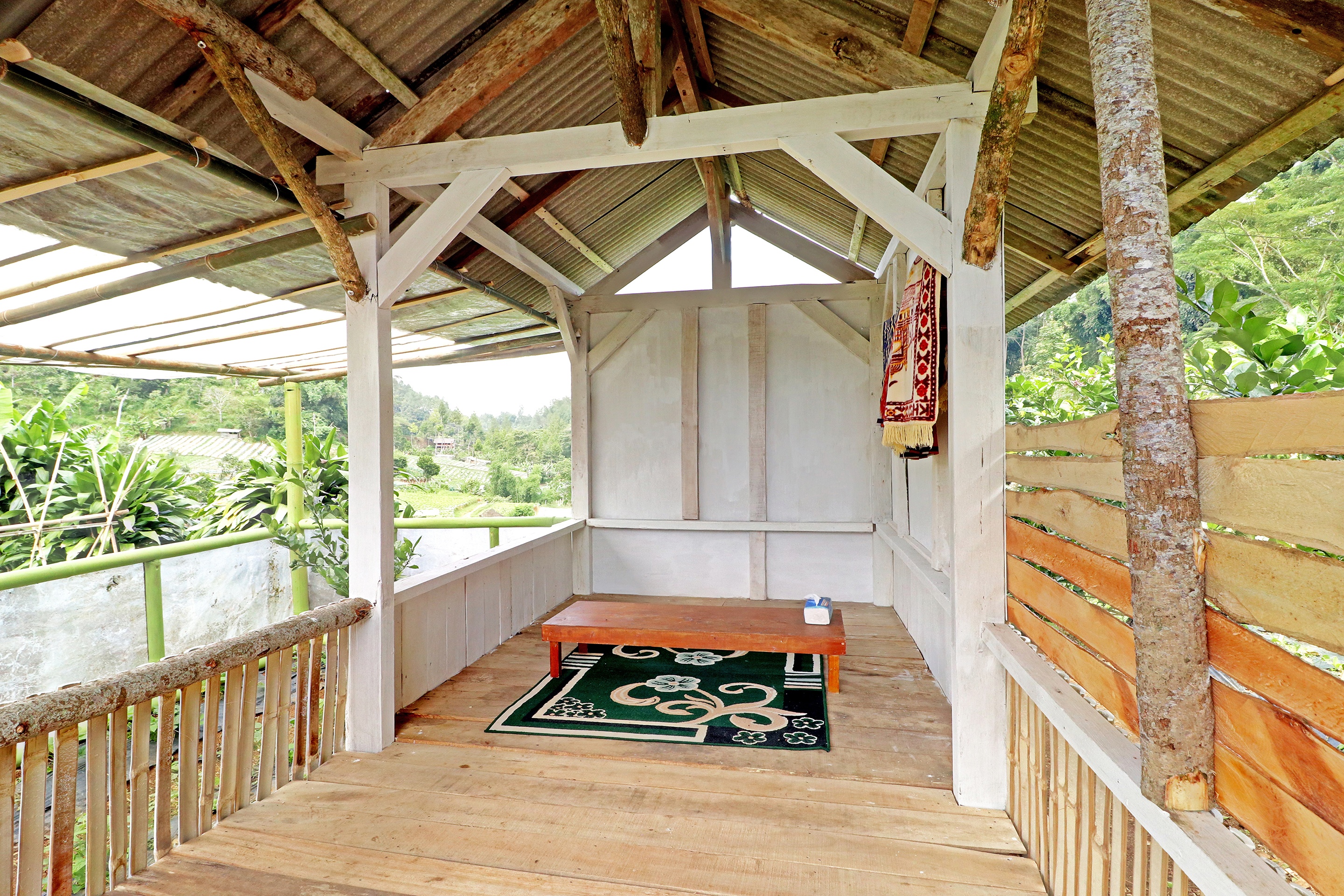 OYO Homes 90849 Cibeunying Homestay Cibodas Mariba