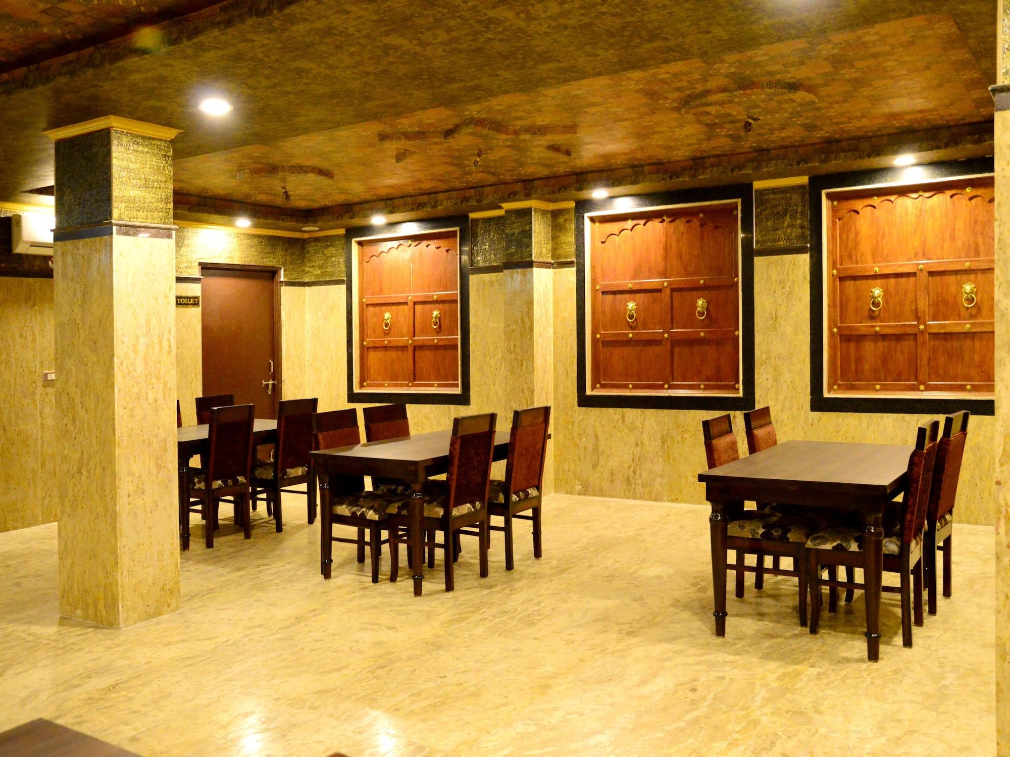 OYO 12849 Hotel Grand Akshay