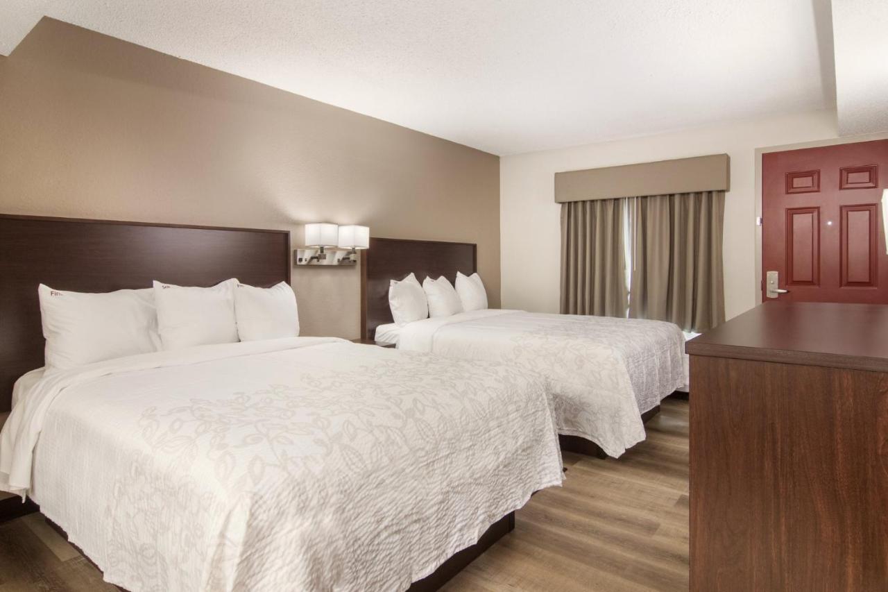 Red Roof Plus+ & Suites Erie